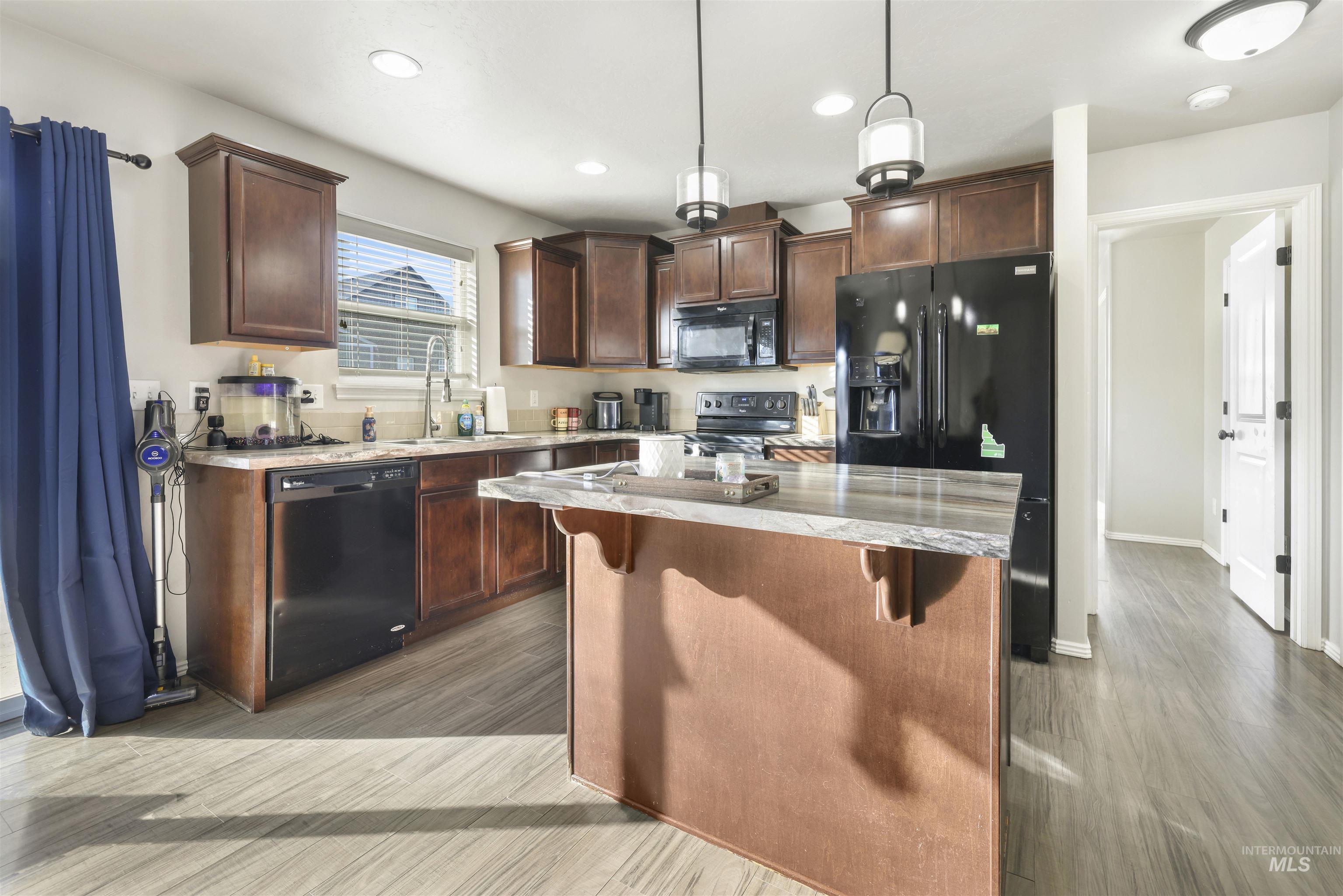 370 Feather Ave, Twin Falls, Idaho 83301, 3 Bedrooms, 2 Bathrooms, Residential For Sale, Price $335,000,MLS 98973192