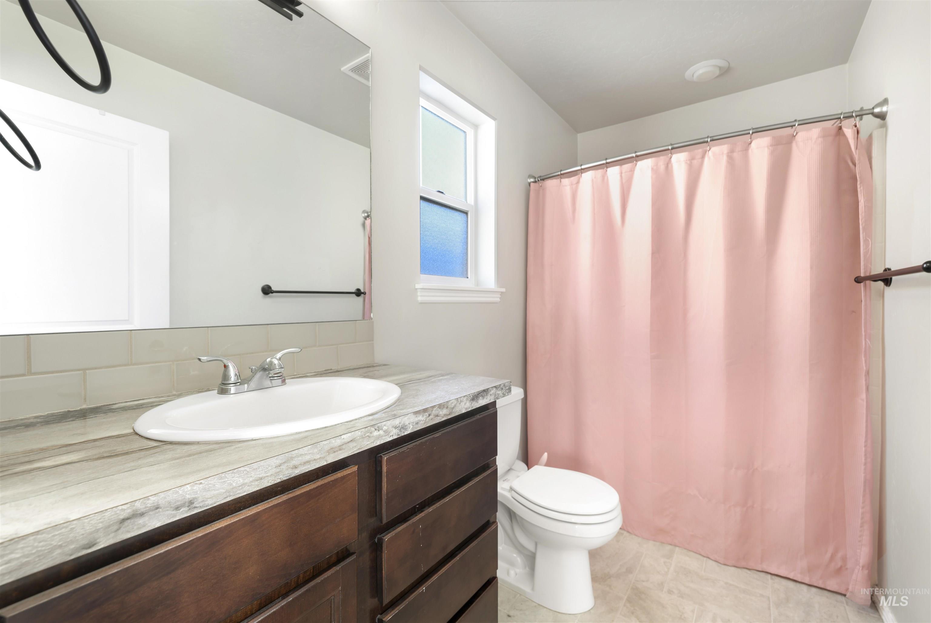 370 Feather Ave, Twin Falls, Idaho 83301, 3 Bedrooms, 2 Bathrooms, Residential For Sale, Price $335,000,MLS 98973192