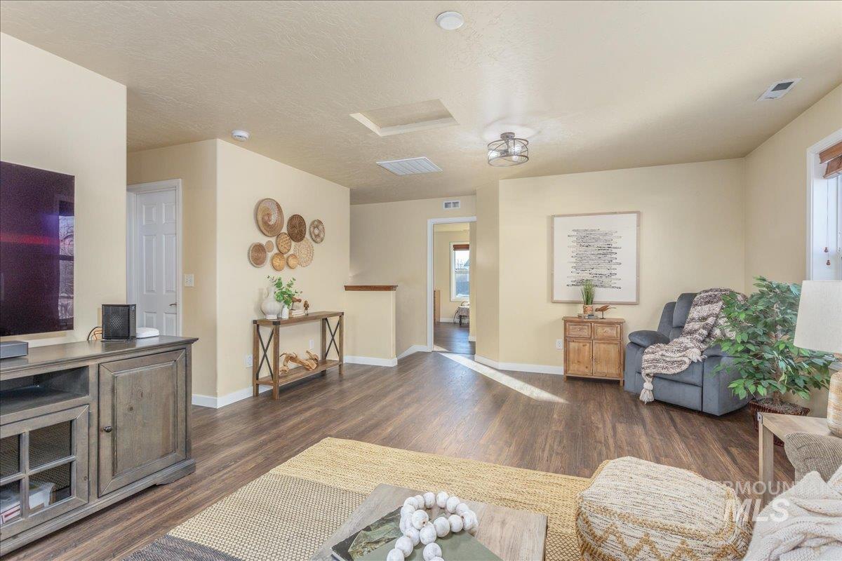 208 E Kaibab Trail St., Meridian, Idaho 83646, 3 Bedrooms, 2.5 Bathrooms, Residential For Sale, Price $519,900,MLS 98973195