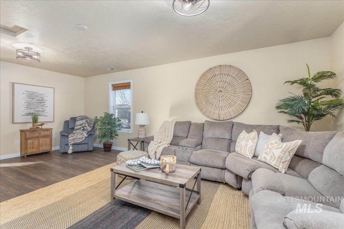 208 E Kaibab Trail St., Meridian, Idaho 83646, 3 Bedrooms, 2.5 Bathrooms, Residential For Sale, Price $519,900,MLS 98973195