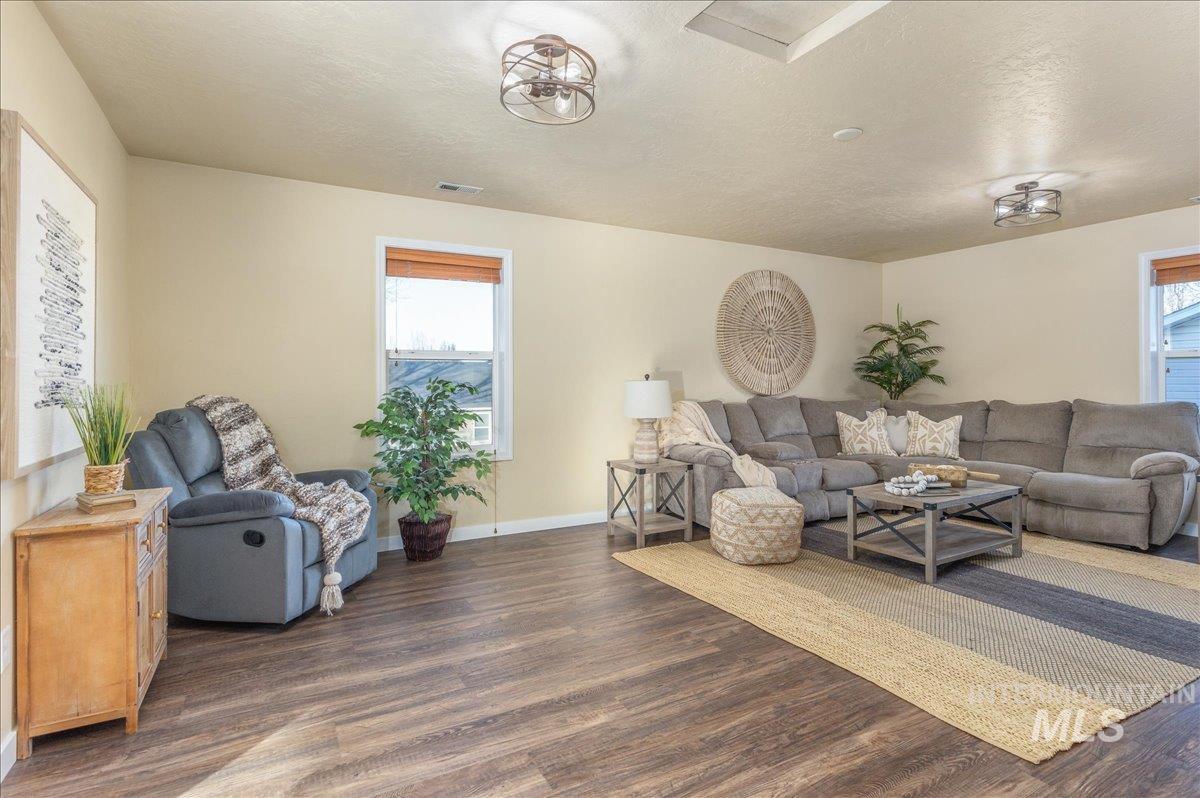 208 E Kaibab Trail St., Meridian, Idaho 83646, 3 Bedrooms, 2.5 Bathrooms, Residential For Sale, Price $519,900,MLS 98973195