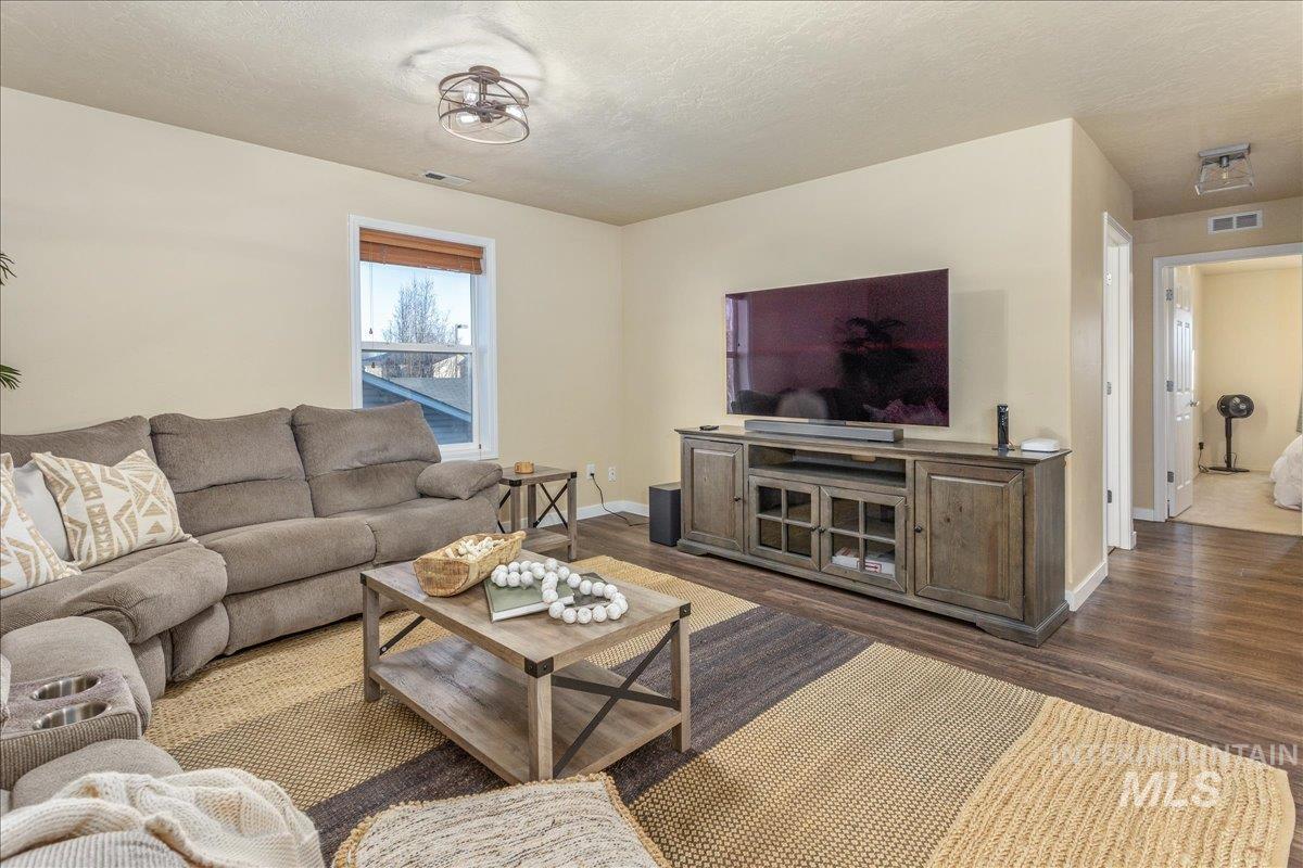 208 E Kaibab Trail St., Meridian, Idaho 83646, 3 Bedrooms, 2.5 Bathrooms, Residential For Sale, Price $515,000, 98973195