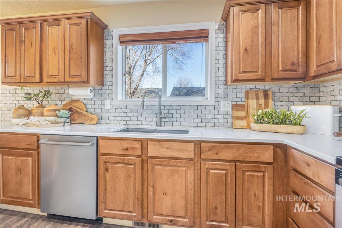 208 E Kaibab Trail St., Meridian, Idaho 83646, 3 Bedrooms, 2.5 Bathrooms, Residential For Sale, Price $519,900,MLS 98973195