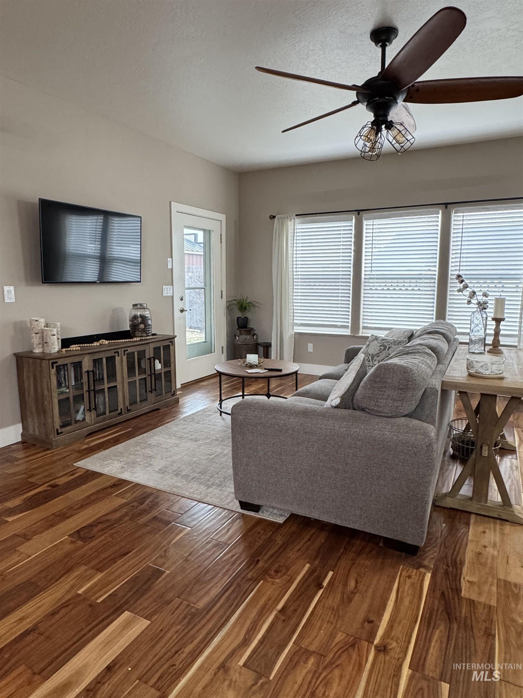 2560 NE 16th Avenue, Payette, Idaho 83661, 2 Bedrooms, 2 Bathrooms, Residential For Sale, Price $369,500,MLS 98973198