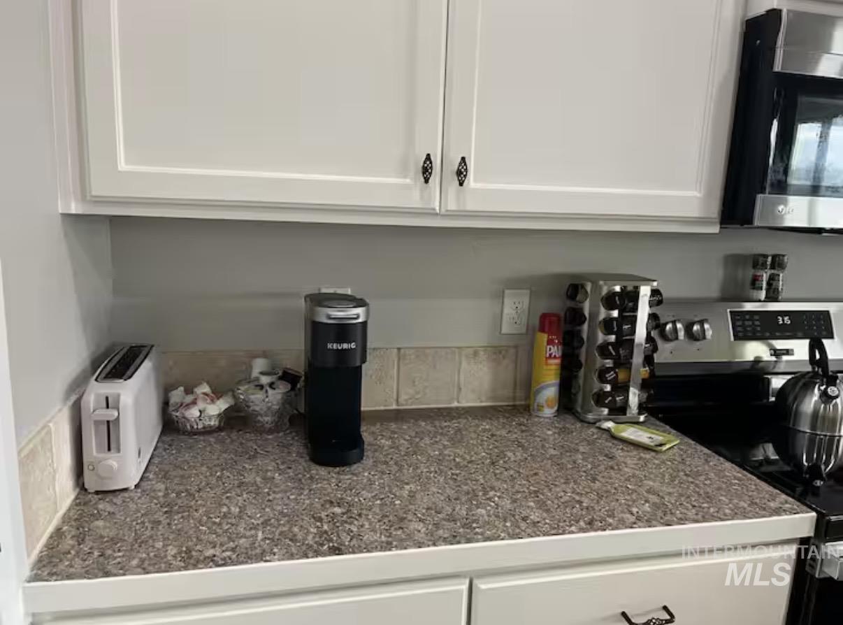 723 Stallion Springs Way, Middleton, Idaho 83644, 4 Bedrooms, 2.5 Bathrooms, Residential For Sale, Price $440,000,MLS 98973199