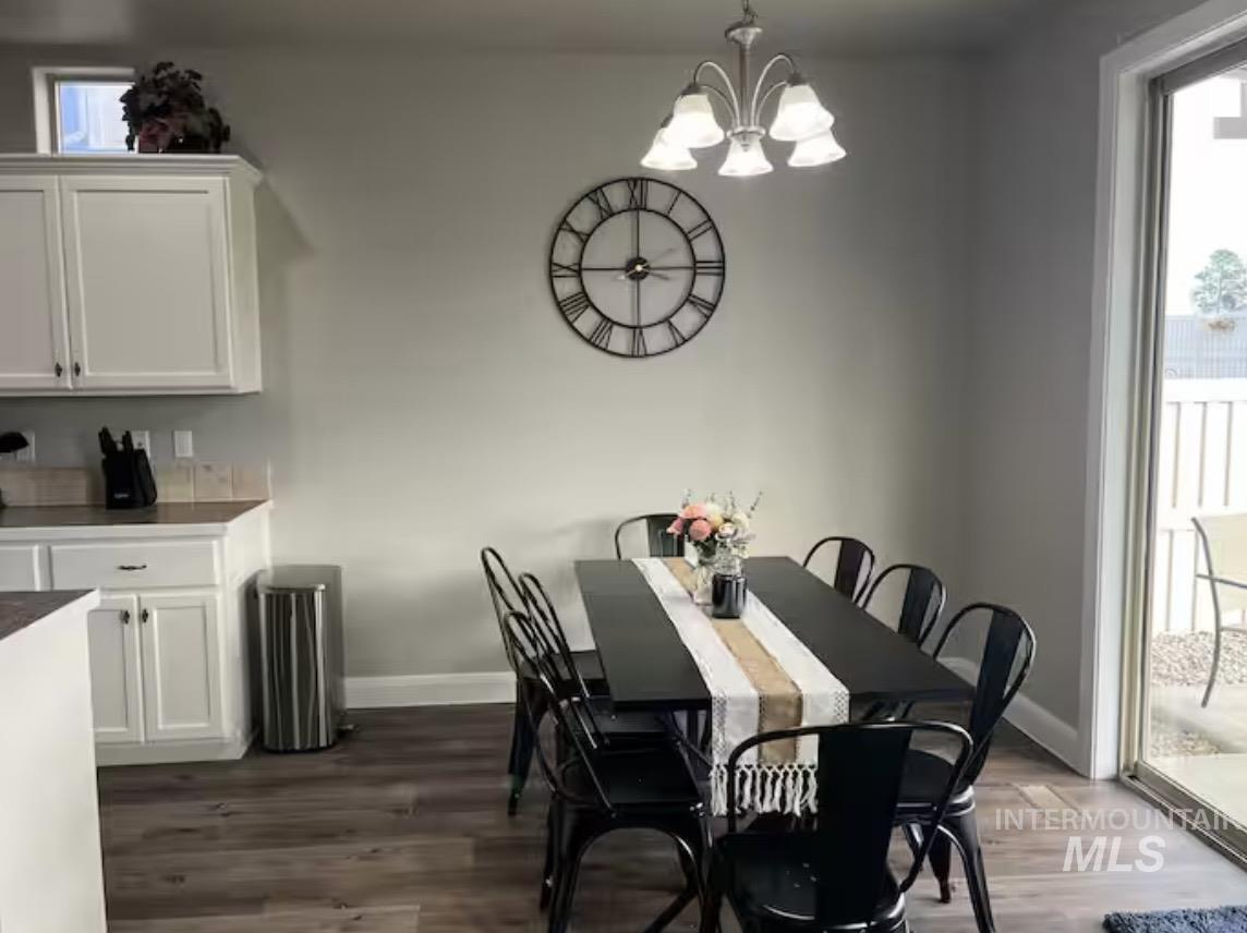 723 Stallion Springs Way, Middleton, Idaho 83644, 4 Bedrooms, 2.5 Bathrooms, Residential For Sale, Price $440,000,MLS 98973199