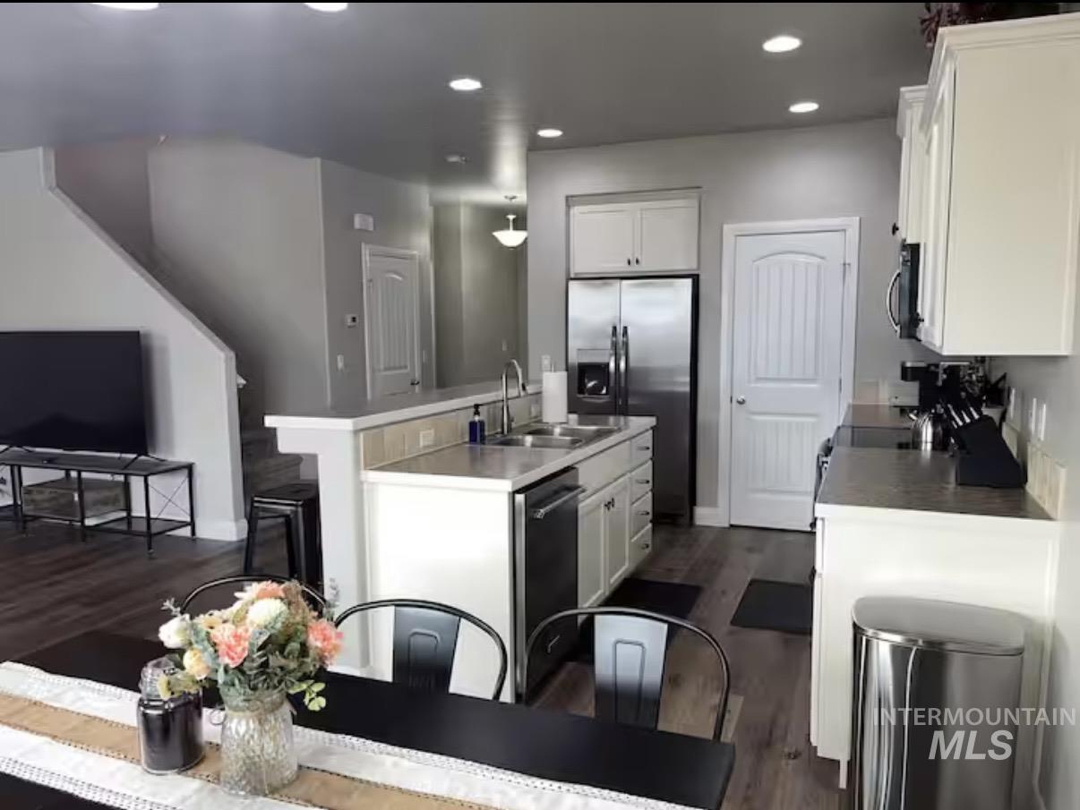 723 Stallion Springs Way, Middleton, Idaho 83644, 4 Bedrooms, 2.5 Bathrooms, Residential For Sale, Price $440,000,MLS 98973199