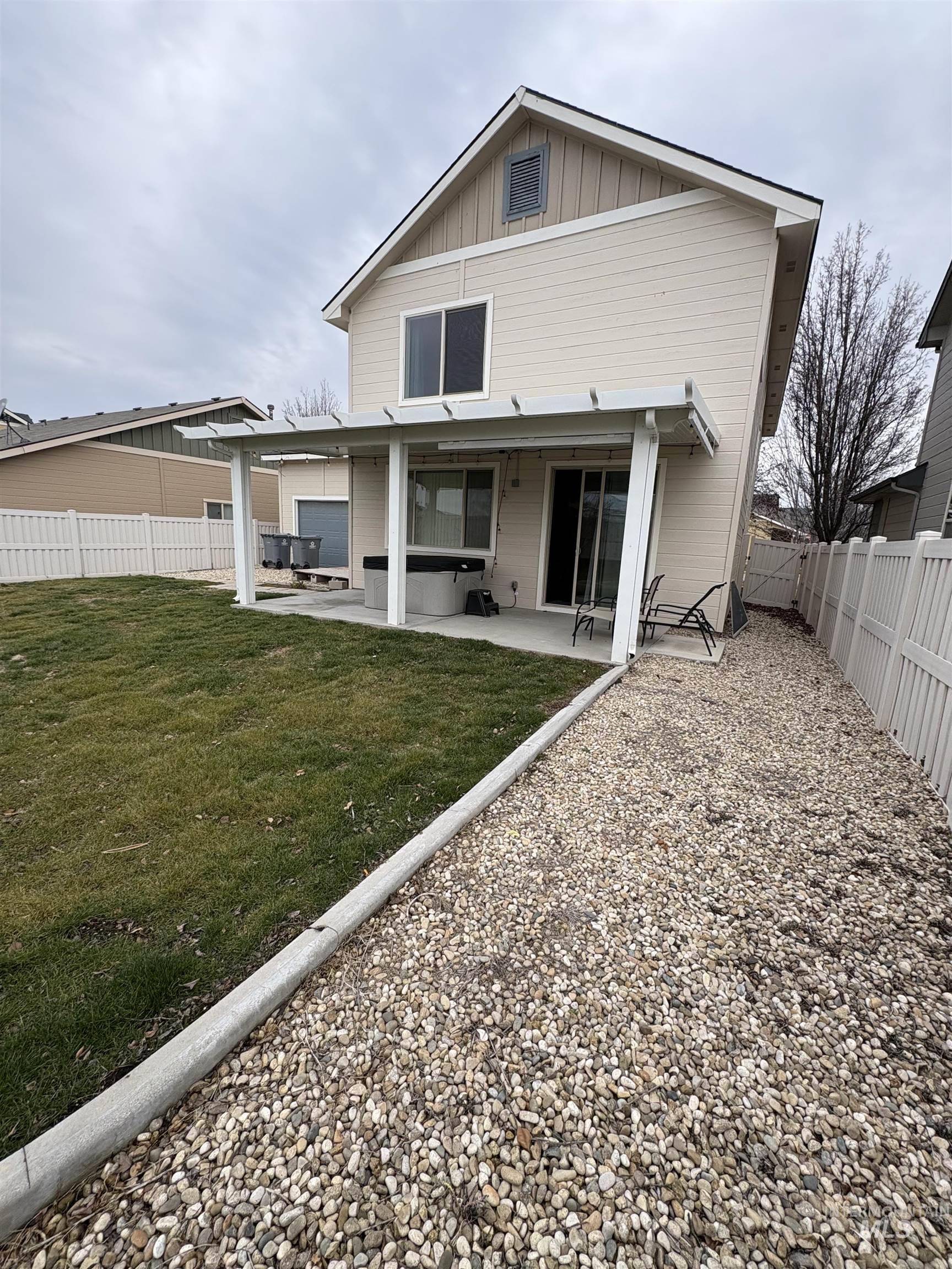 723 Stallion Springs Way, Middleton, Idaho 83644, 4 Bedrooms, 2.5 Bathrooms, Residential For Sale, Price $440,000,MLS 98973199