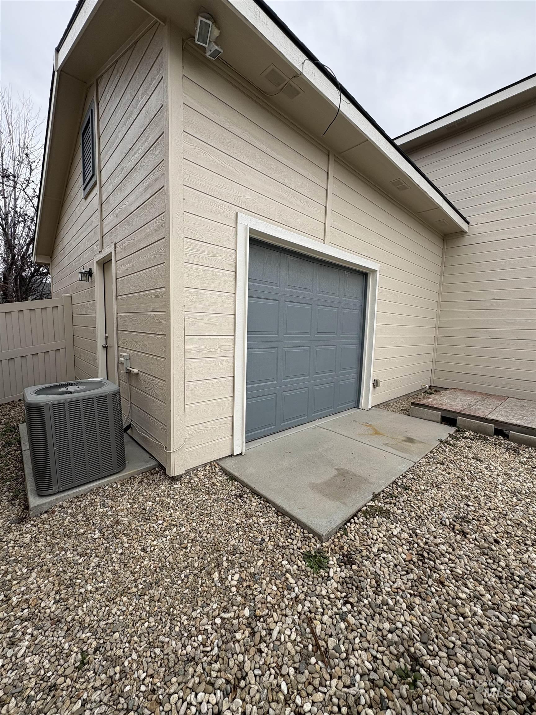 723 Stallion Springs Way, Middleton, Idaho 83644, 4 Bedrooms, 2.5 Bathrooms, Residential For Sale, Price $440,000,MLS 98973199