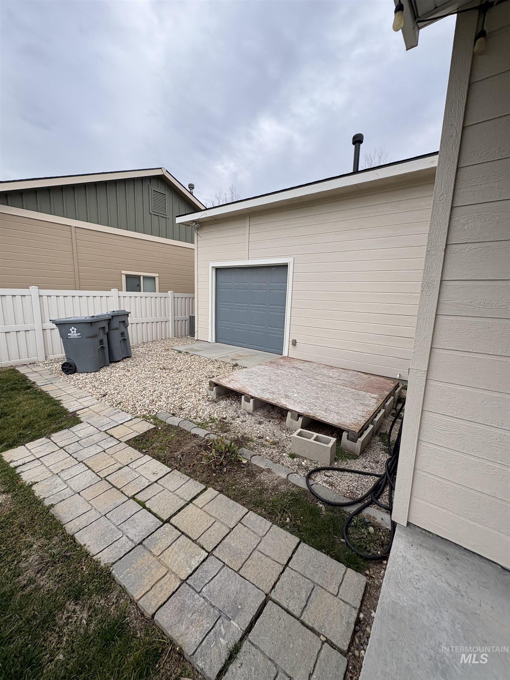 723 Stallion Springs Way, Middleton, Idaho 83644, 4 Bedrooms, 2.5 Bathrooms, Residential For Sale, Price $440,000,MLS 98973199