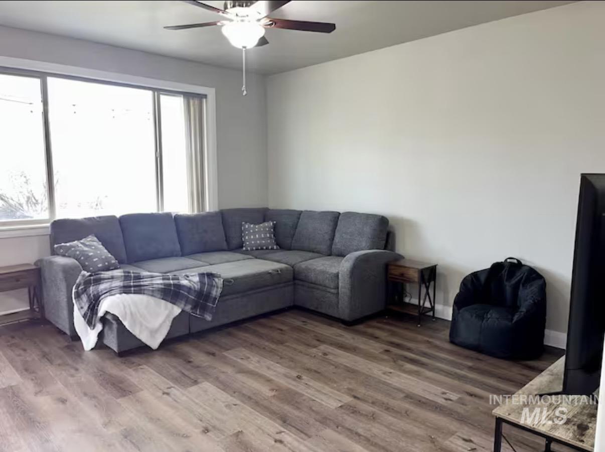 723 Stallion Springs Way, Middleton, Idaho 83644, 4 Bedrooms, 2.5 Bathrooms, Residential For Sale, Price $440,000,MLS 98973199