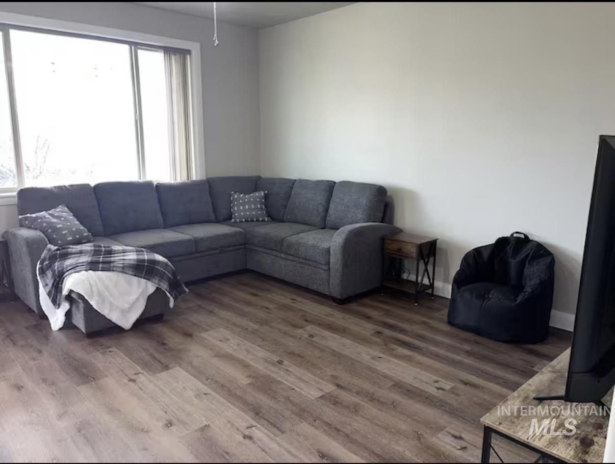 723 Stallion Springs Way, Middleton, Idaho 83644, 4 Bedrooms, 2.5 Bathrooms, Residential For Sale, Price $440,000,MLS 98973199