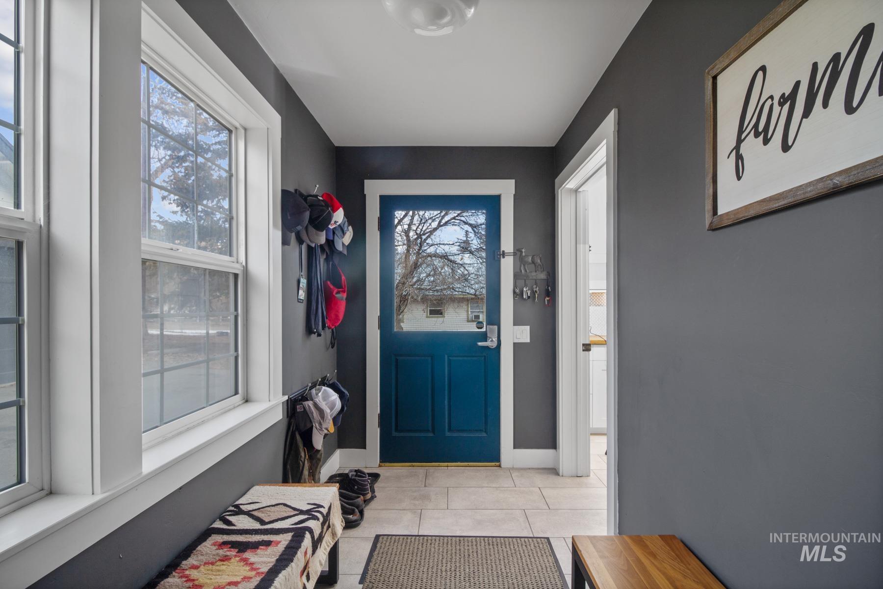 215 W Bullion Street, Hailey, Idaho 83333, 3 Bedrooms, 3 Bathrooms, Residential For Sale, Price $960,000,MLS 98973205