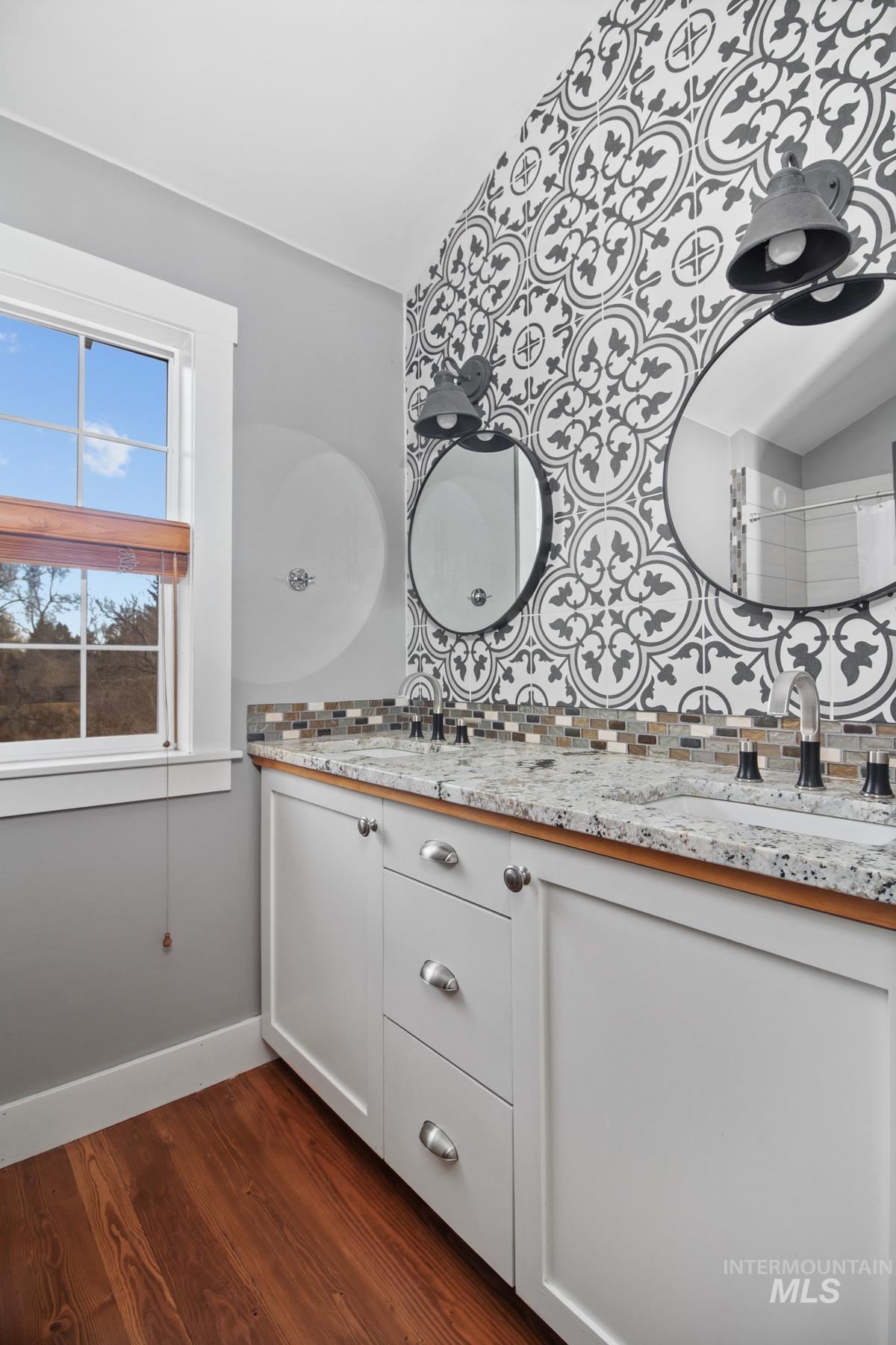 215 W Bullion Street, Hailey, Idaho 83333, 3 Bedrooms, 3 Bathrooms, Residential For Sale, Price $960,000,MLS 98973205