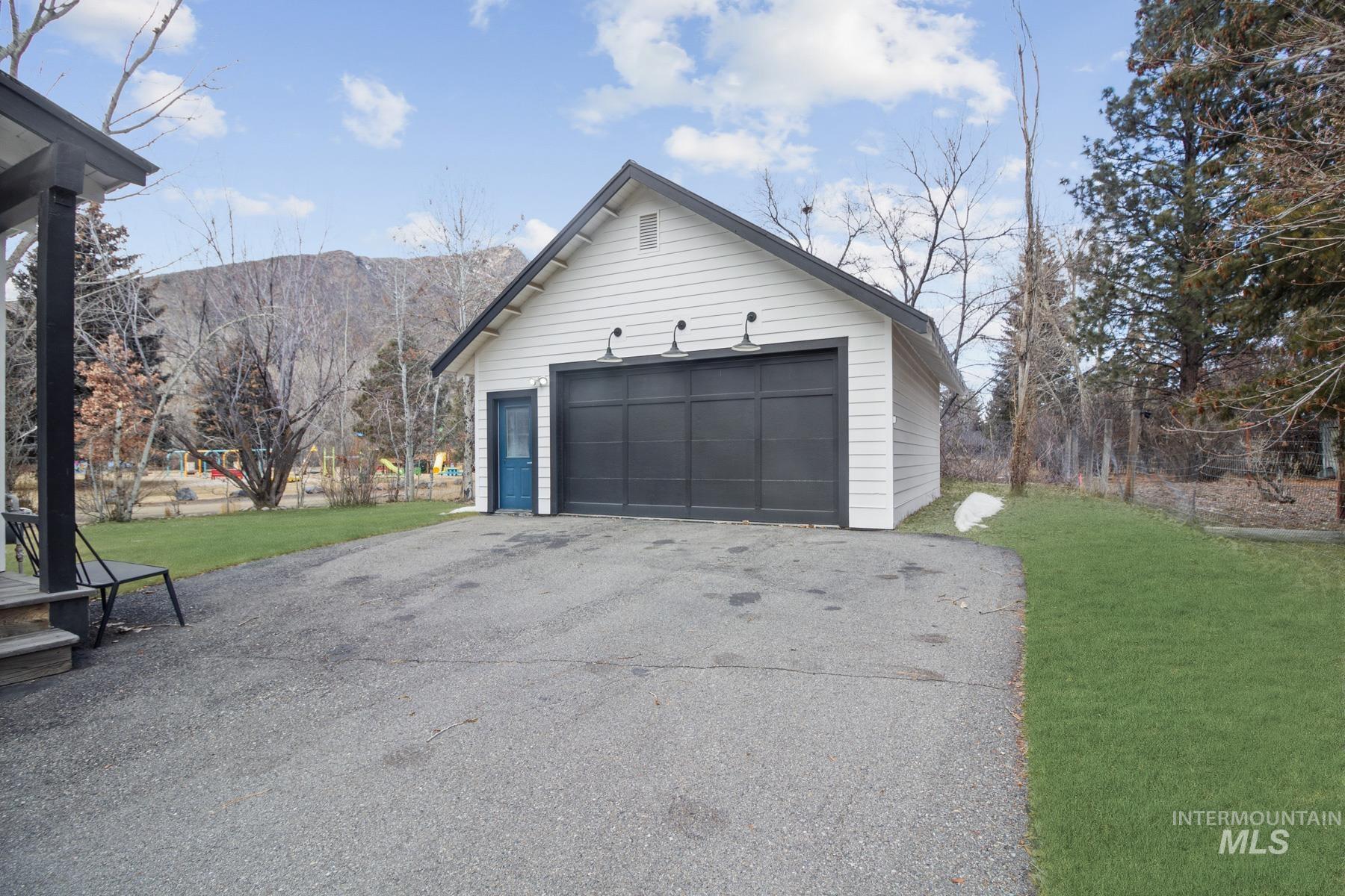 215 W Bullion Street, Hailey, Idaho 83333, 3 Bedrooms, 3 Bathrooms, Residential For Sale, Price $960,000,MLS 98973205