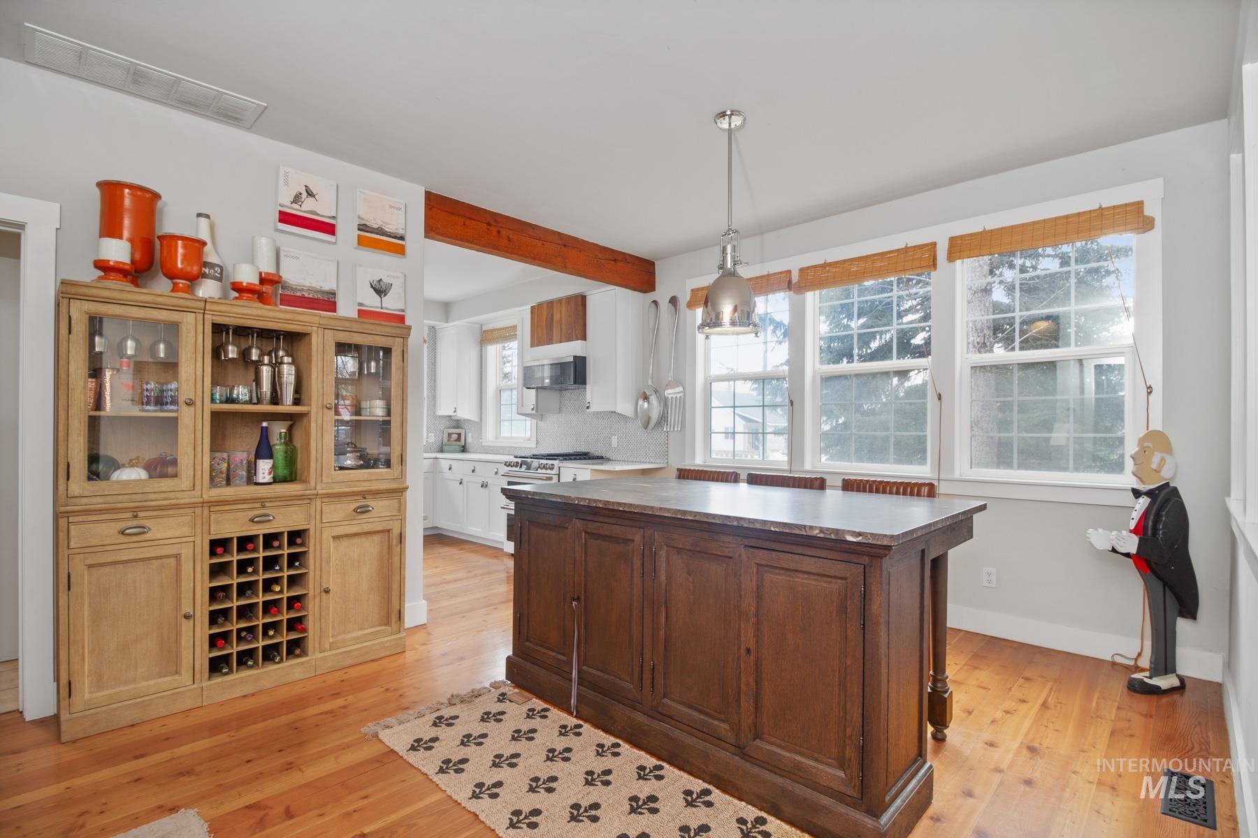 215 W Bullion Street, Hailey, Idaho 83333, 3 Bedrooms, 3 Bathrooms, Residential For Sale, Price $960,000,MLS 98973205