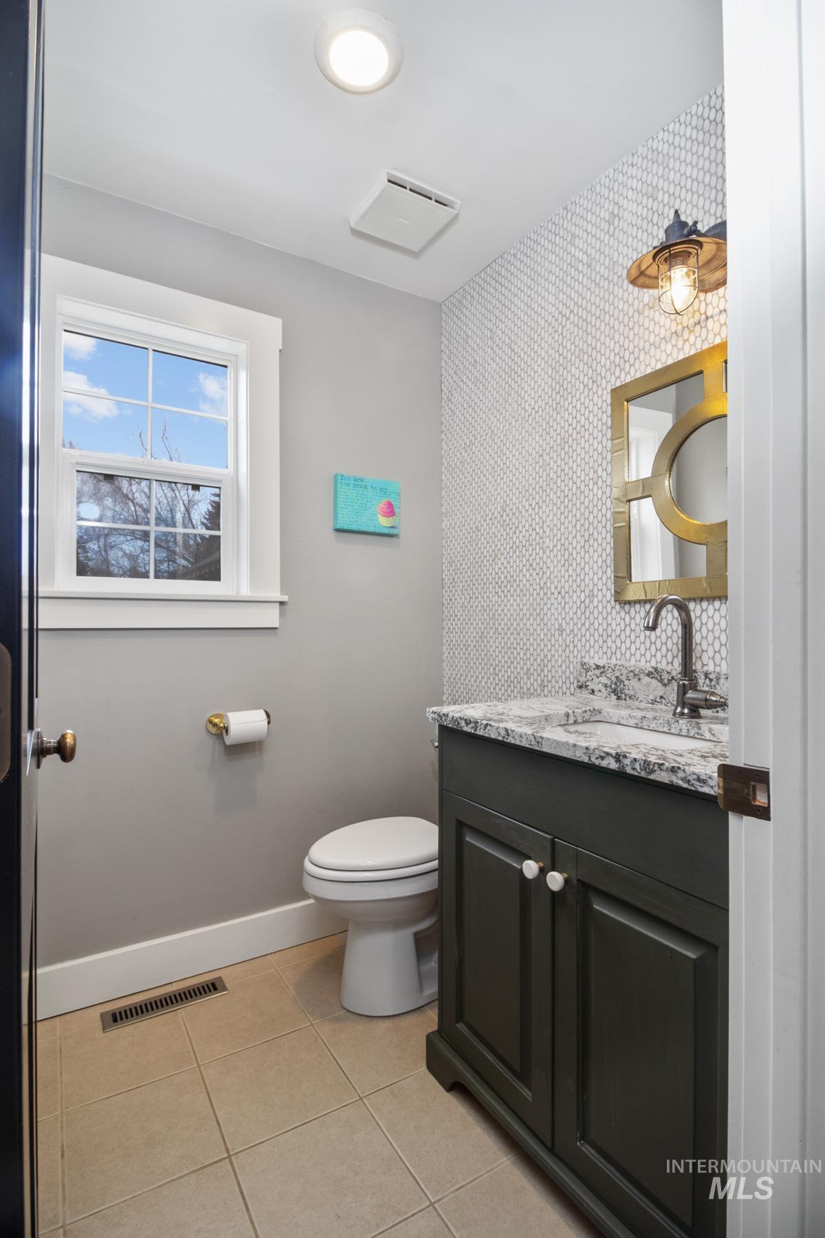 215 W Bullion Street, Hailey, Idaho 83333, 3 Bedrooms, 3 Bathrooms, Residential For Sale, Price $960,000,MLS 98973205