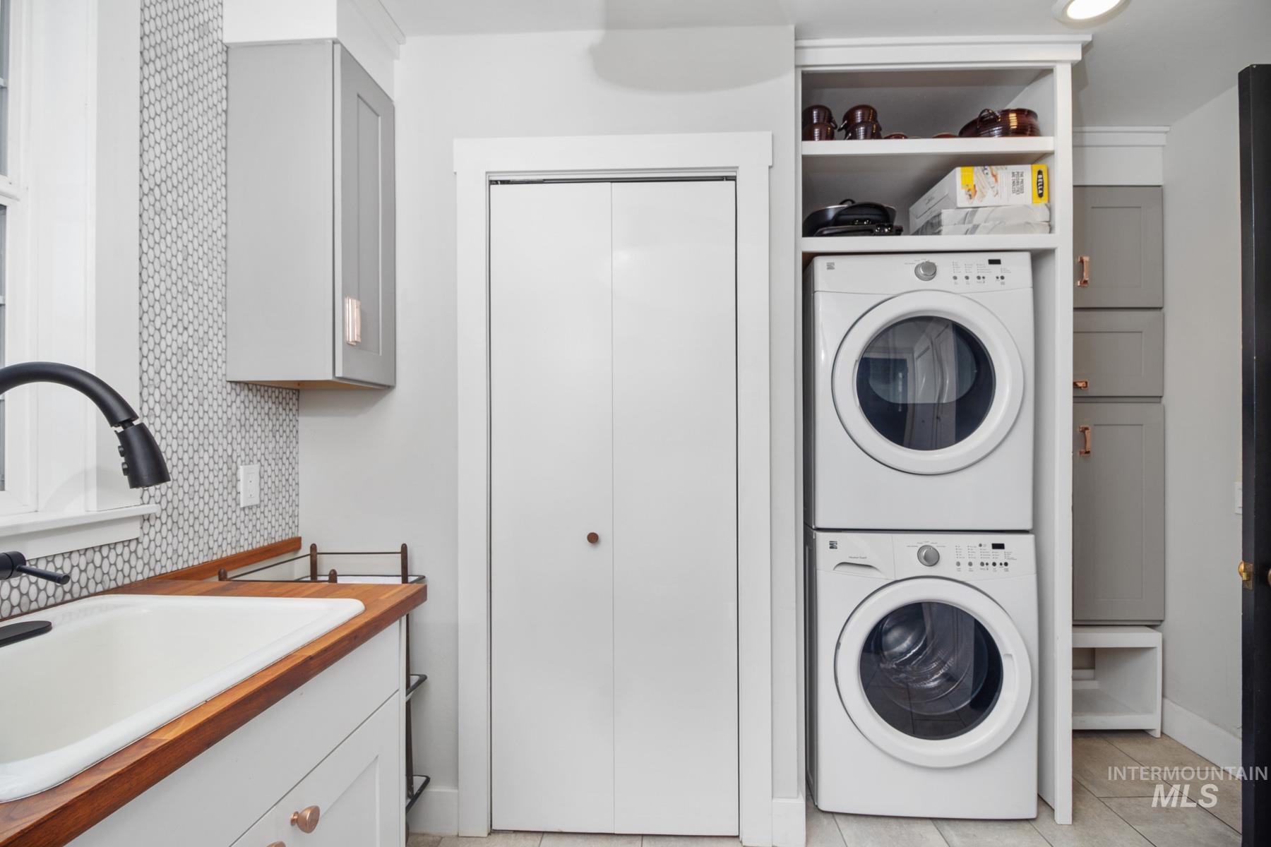 215 W Bullion Street, Hailey, Idaho 83333, 3 Bedrooms, 3 Bathrooms, Residential For Sale, Price $960,000,MLS 98973205