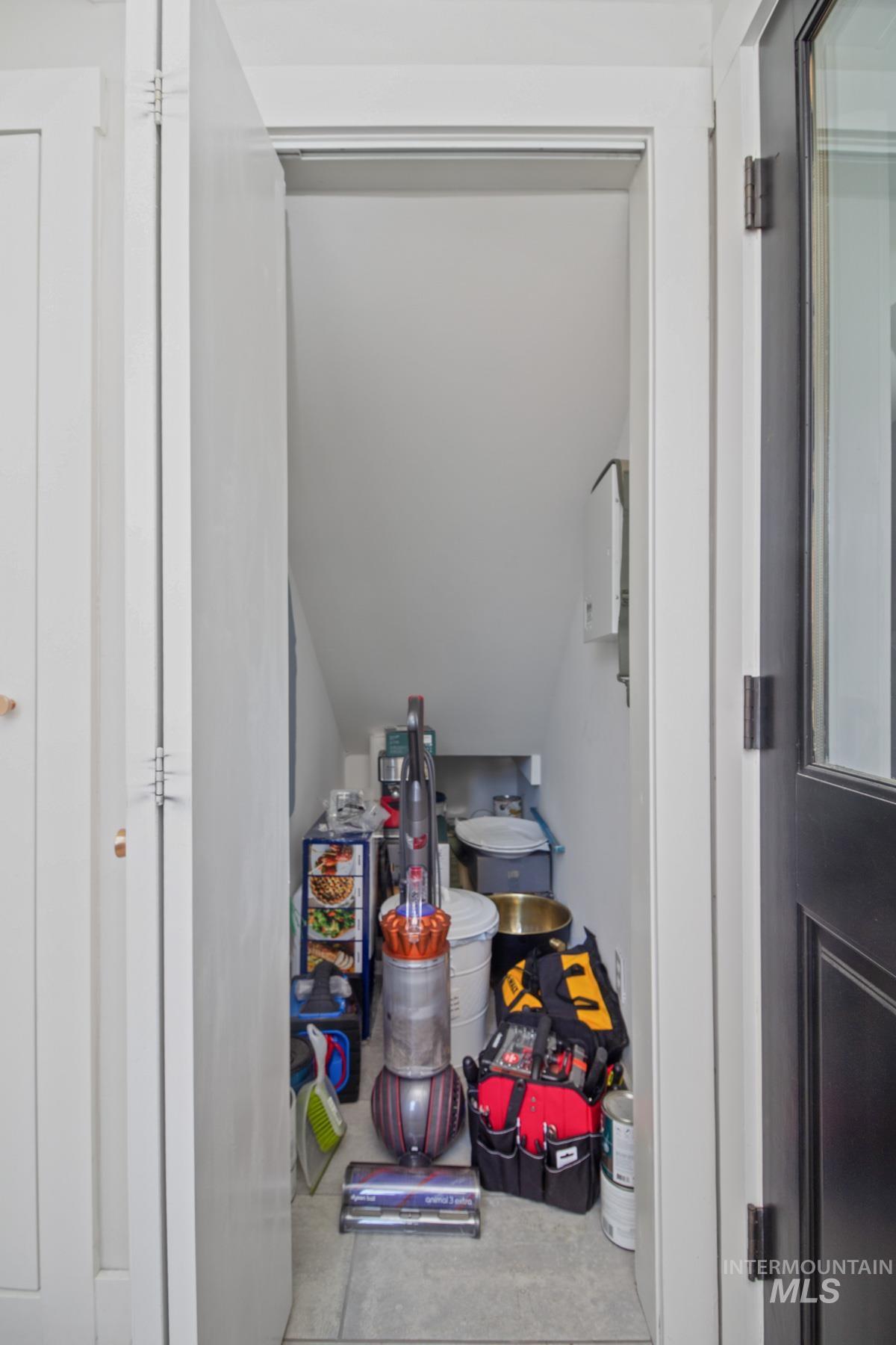 215 W Bullion Street, Hailey, Idaho 83333, 3 Bedrooms, 3 Bathrooms, Residential For Sale, Price $960,000,MLS 98973205