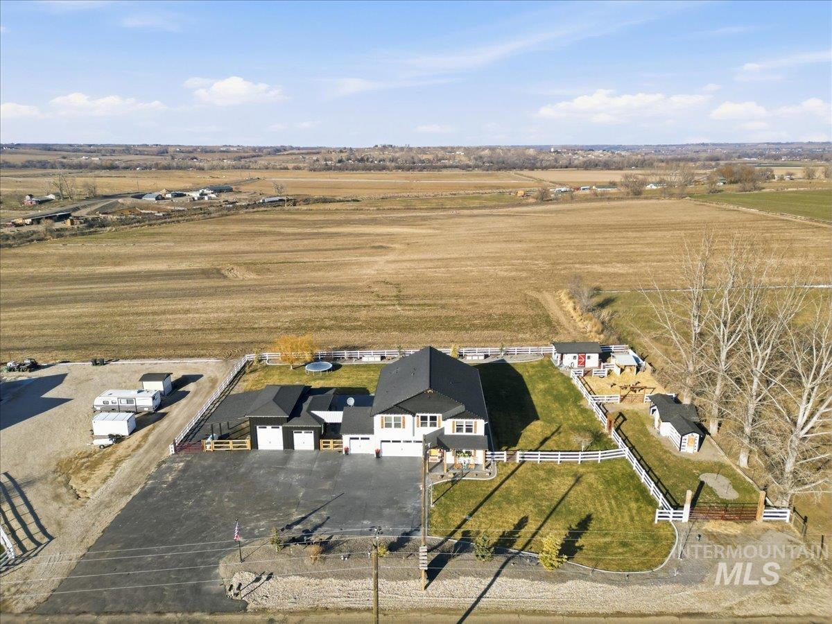 2462 Succor Creek Rd, Homedale, Idaho 83628, 4 Bedrooms, 3 Bathrooms, Residential For Sale, Price $1,050,900,MLS 98973206