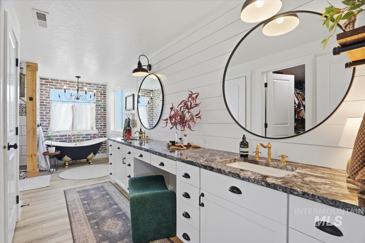 2462 Succor Creek Rd, Homedale, Idaho 83628, 4 Bedrooms, 3 Bathrooms, Residential For Sale, Price $1,050,900,MLS 98973206