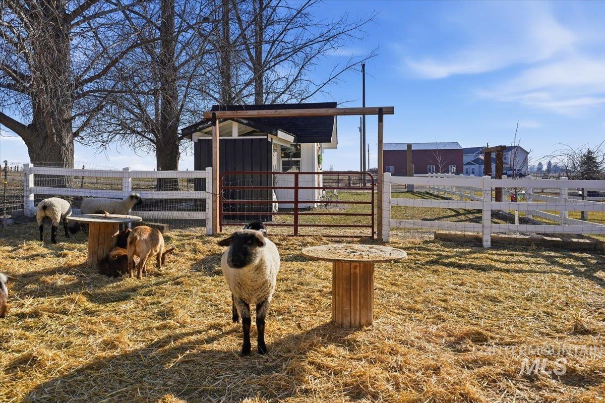 2462 Succor Creek Rd, Homedale, Idaho 83628, 4 Bedrooms, 3 Bathrooms, Residential For Sale, Price $1,050,900,MLS 98973206