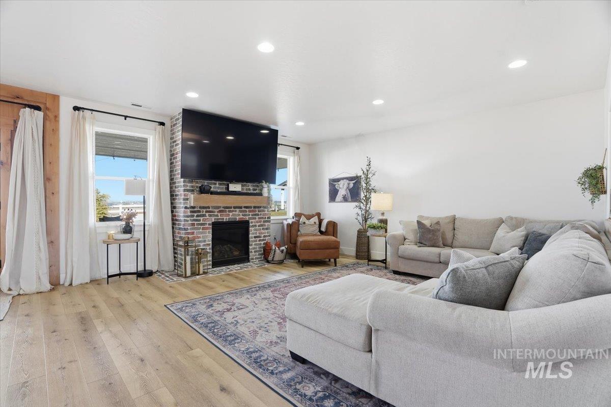 2462 Succor Creek Rd, Homedale, Idaho 83628, 4 Bedrooms, 3 Bathrooms, Residential For Sale, Price $1,050,900,MLS 98973206