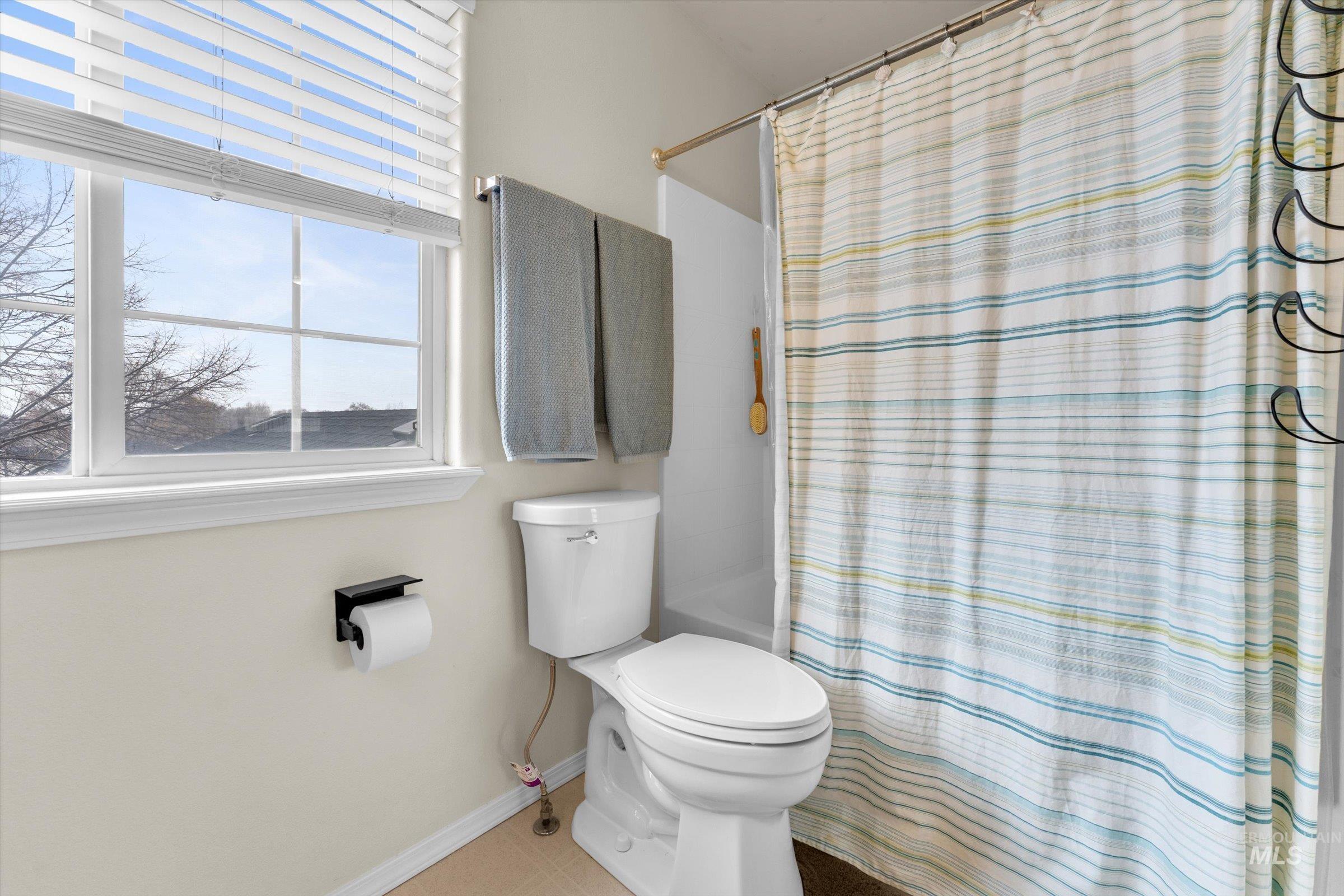 3418 E Friar Tuck Ct, Nampa, Idaho 83687-9062, 3 Bedrooms, 2 Bathrooms, Residential For Sale, Price $325,000,MLS 98973207