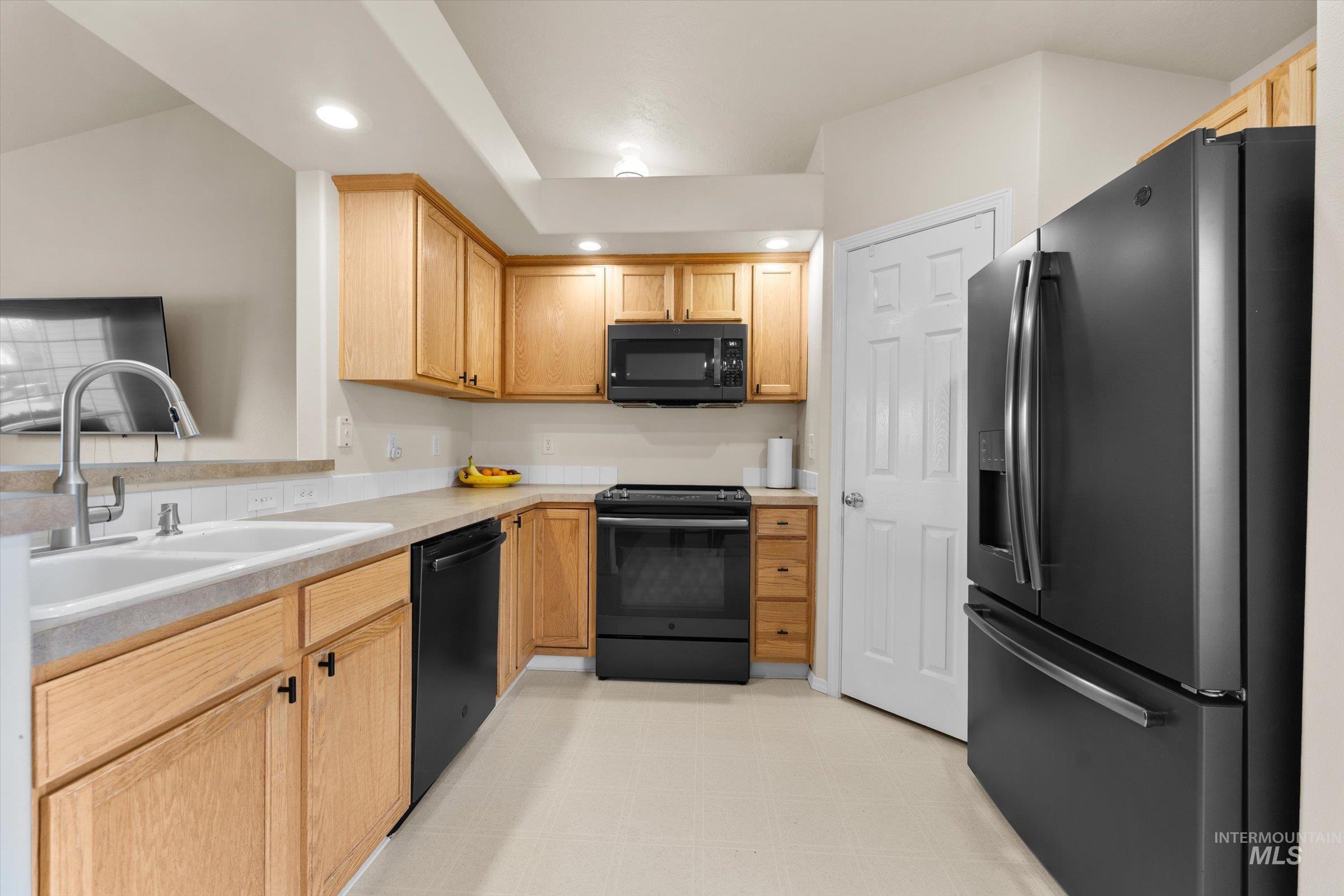 3418 E Friar Tuck Ct, Nampa, Idaho 83687-9062, 3 Bedrooms, 2 Bathrooms, Residential For Sale, Price $325,000,MLS 98973207