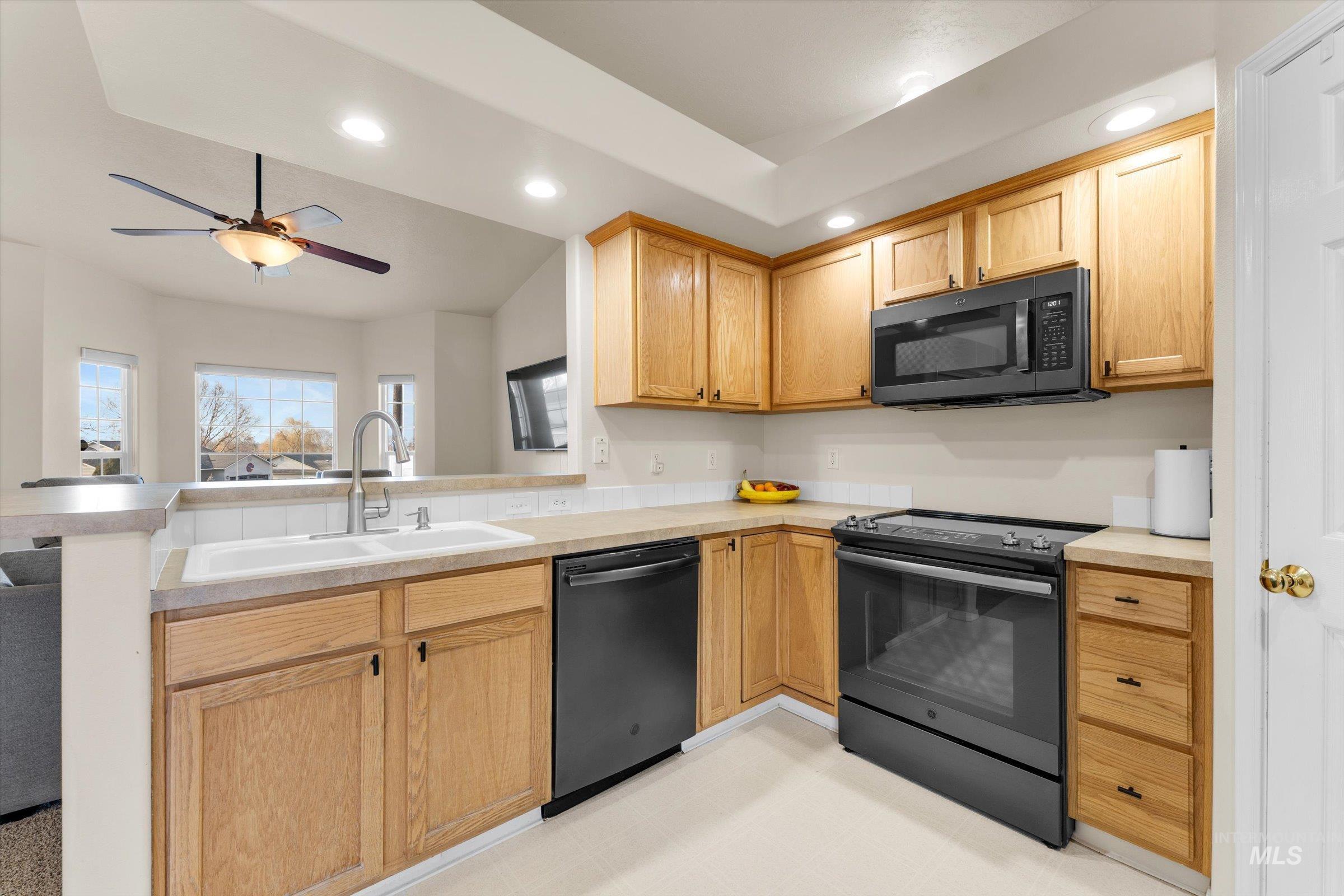 3418 E Friar Tuck Ct, Nampa, Idaho 83687-9062, 3 Bedrooms, 2 Bathrooms, Residential For Sale, Price $325,000,MLS 98973207