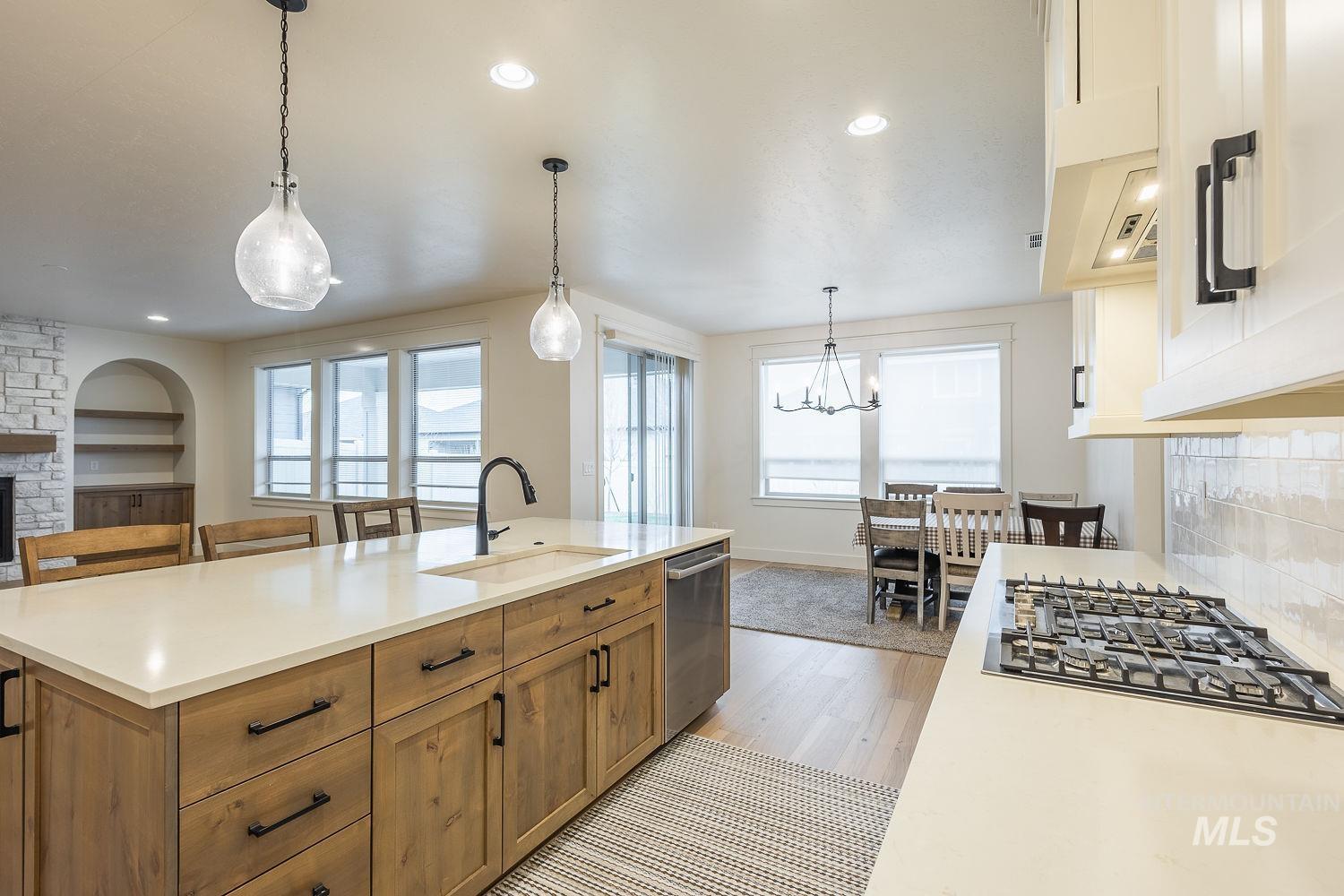 2752 E Sawtelle Peak St, Meridian, Idaho 83642-8538, 5 Bedrooms, 4.5 Bathrooms, Residential For Sale, Price $959,000,MLS 98973208