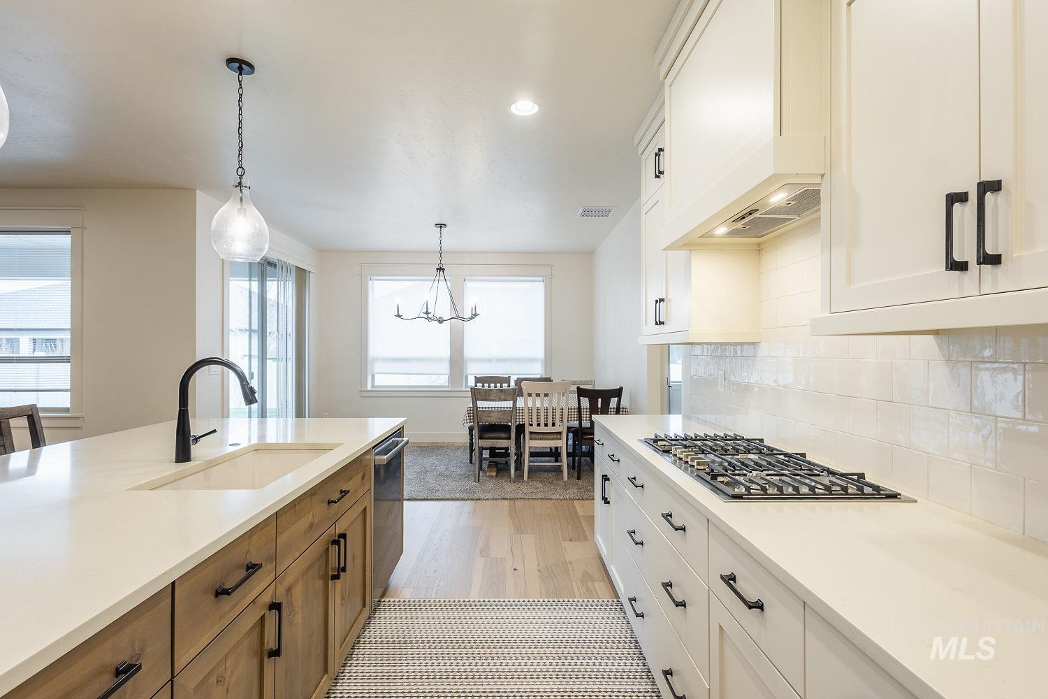 2752 E Sawtelle Peak St, Meridian, Idaho 83642-8538, 5 Bedrooms, 4.5 Bathrooms, Residential For Sale, Price $959,000,MLS 98973208