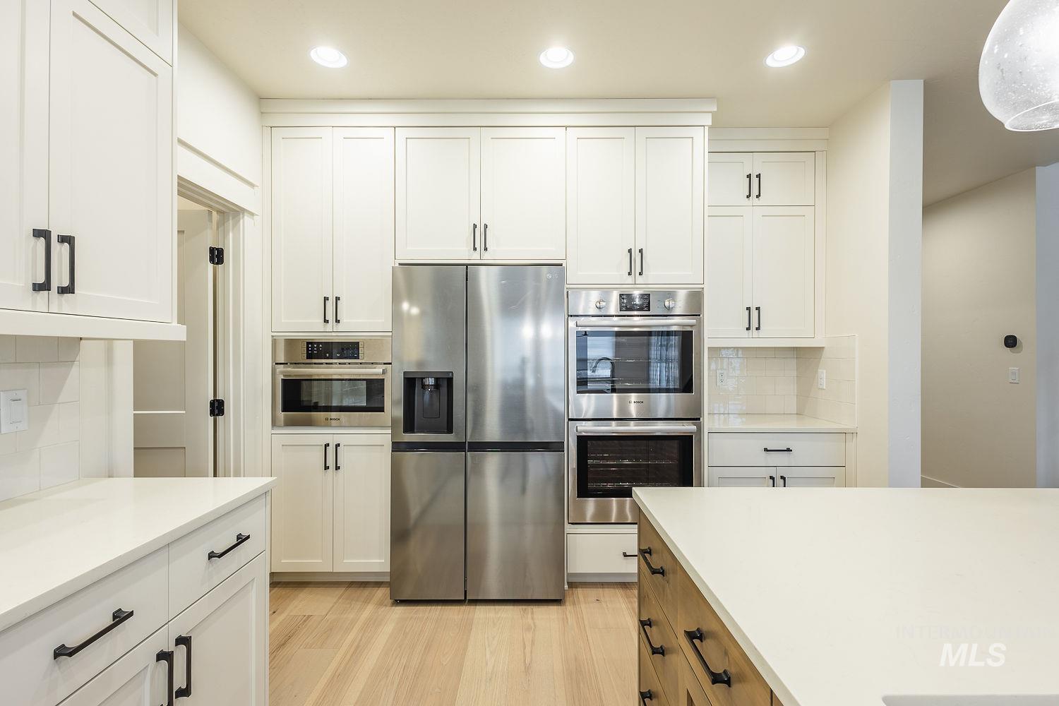 2752 E Sawtelle Peak St, Meridian, Idaho 83642-8538, 5 Bedrooms, 4.5 Bathrooms, Residential For Sale, Price $959,000,MLS 98973208