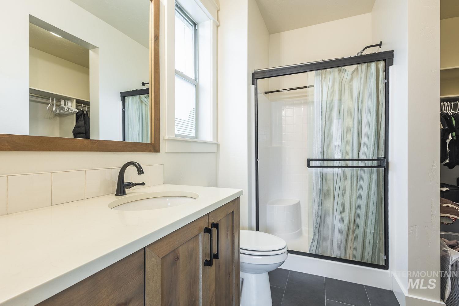 2752 E Sawtelle Peak St, Meridian, Idaho 83642-8538, 5 Bedrooms, 4.5 Bathrooms, Residential For Sale, Price $959,000,MLS 98973208