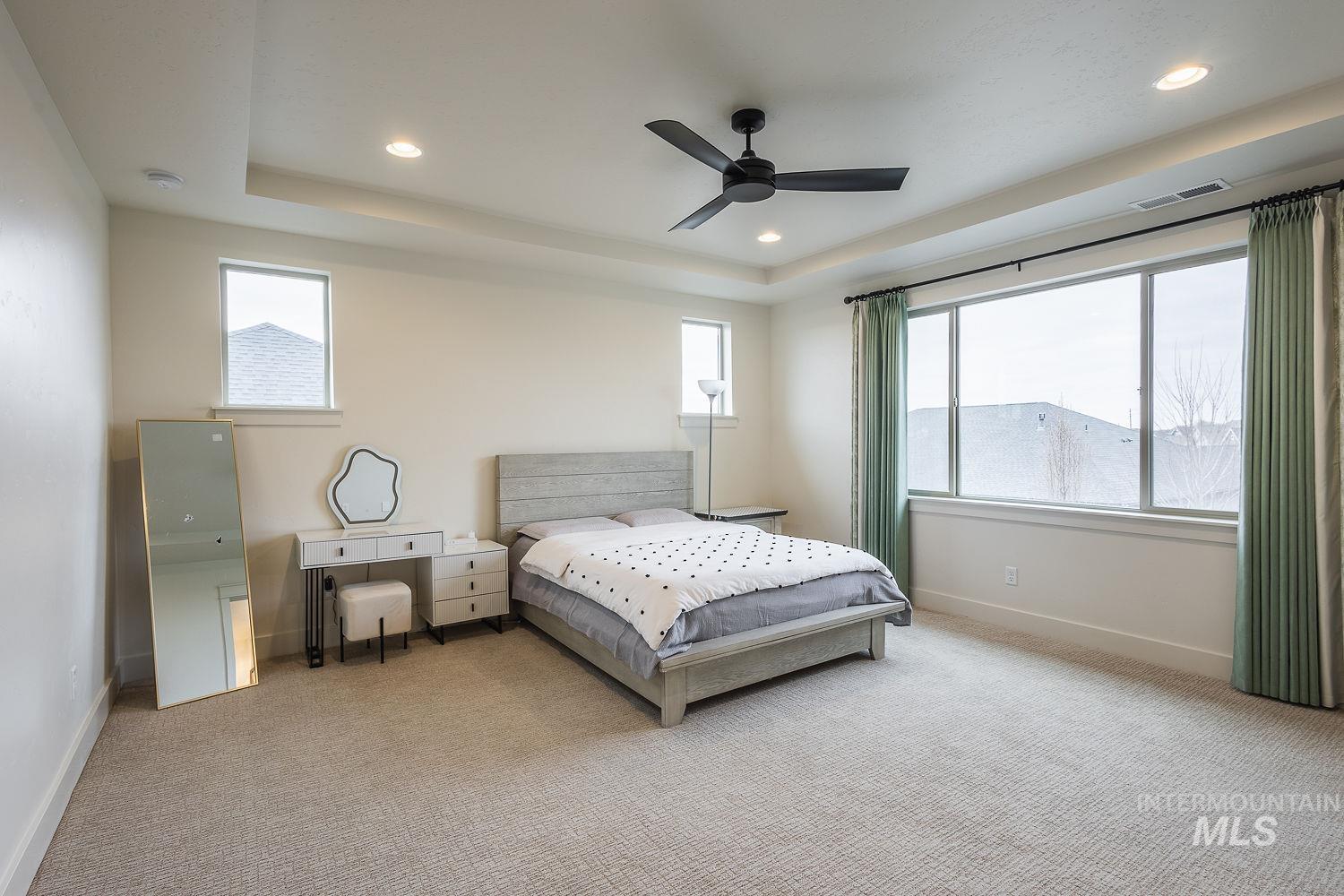 2752 E Sawtelle Peak St, Meridian, Idaho 83642-8538, 5 Bedrooms, 4.5 Bathrooms, Residential For Sale, Price $959,000,MLS 98973208