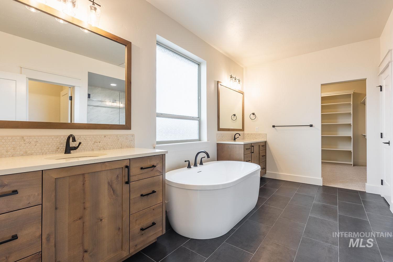 2752 E Sawtelle Peak St, Meridian, Idaho 83642-8538, 5 Bedrooms, 4.5 Bathrooms, Residential For Sale, Price $959,000,MLS 98973208