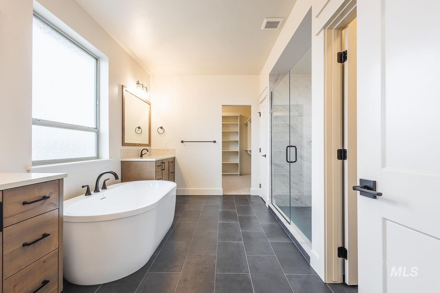 2752 E Sawtelle Peak St, Meridian, Idaho 83642-8538, 5 Bedrooms, 4.5 Bathrooms, Residential For Sale, Price $959,000,MLS 98973208