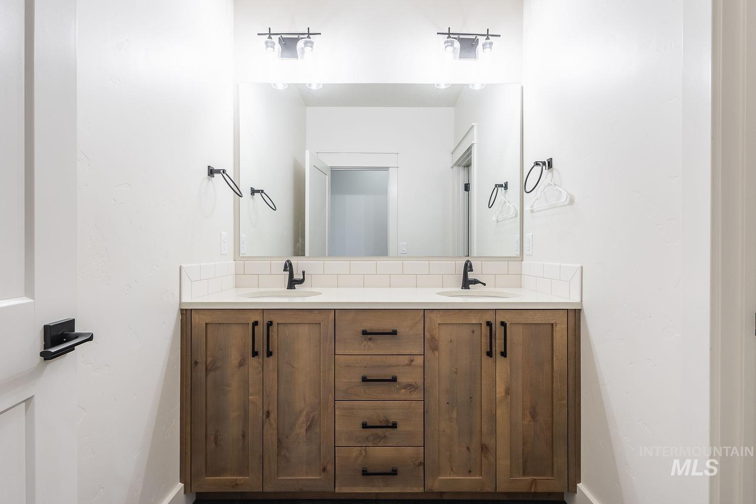 2752 E Sawtelle Peak St, Meridian, Idaho 83642-8538, 5 Bedrooms, 4.5 Bathrooms, Residential For Sale, Price $959,000,MLS 98973208