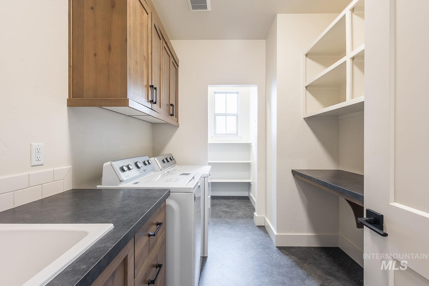 2752 E Sawtelle Peak St, Meridian, Idaho 83642-8538, 5 Bedrooms, 4.5 Bathrooms, Residential For Sale, Price $959,000,MLS 98973208