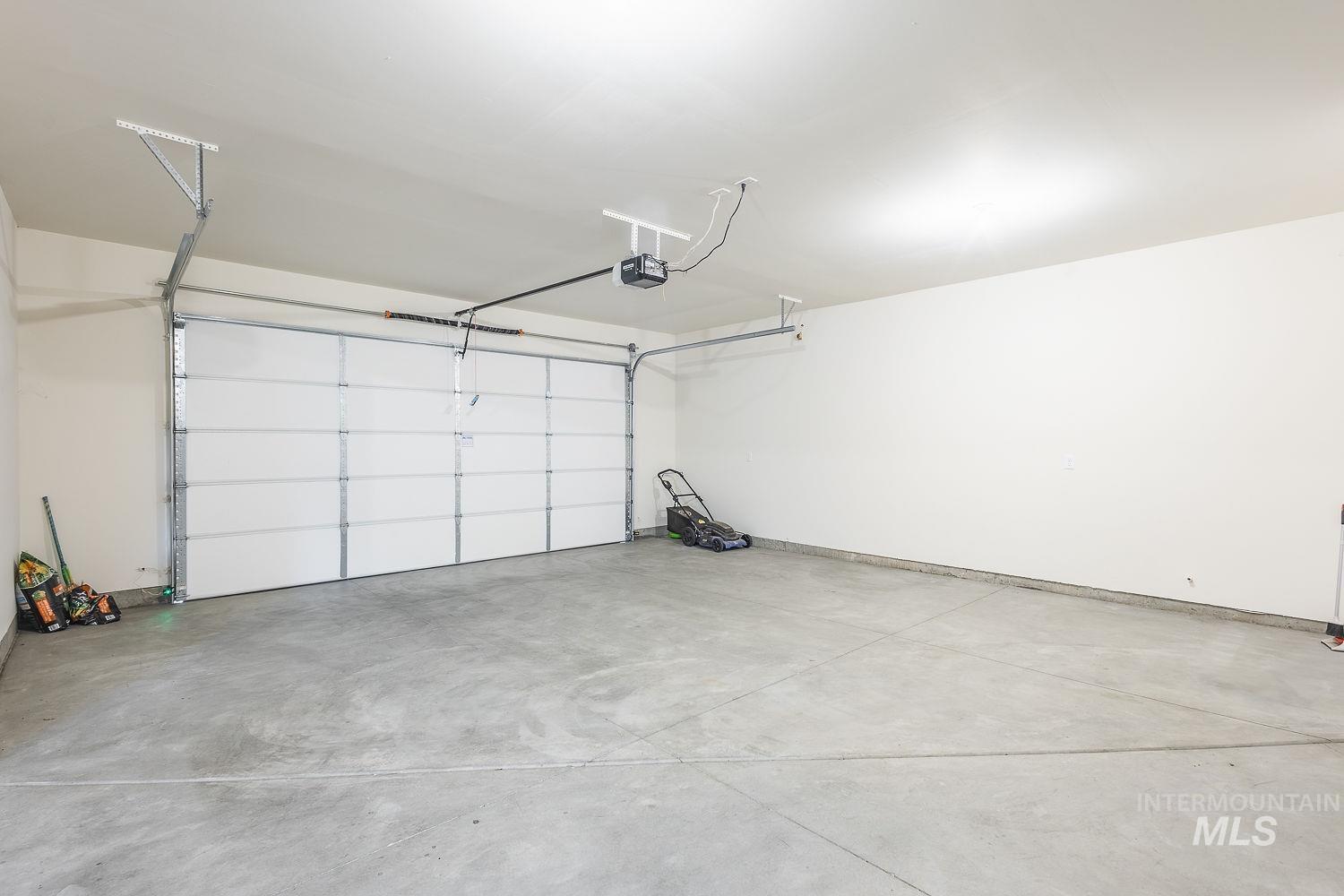 2752 E Sawtelle Peak St, Meridian, Idaho 83642-8538, 5 Bedrooms, 4.5 Bathrooms, Residential For Sale, Price $959,000,MLS 98973208