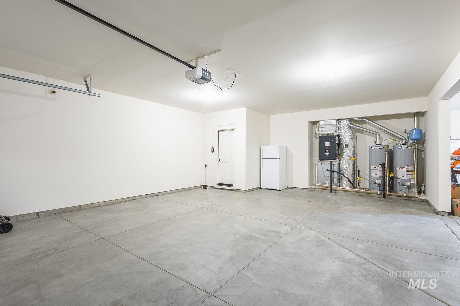 2752 E Sawtelle Peak St, Meridian, Idaho 83642-8538, 5 Bedrooms, 4.5 Bathrooms, Residential For Sale, Price $959,000,MLS 98973208