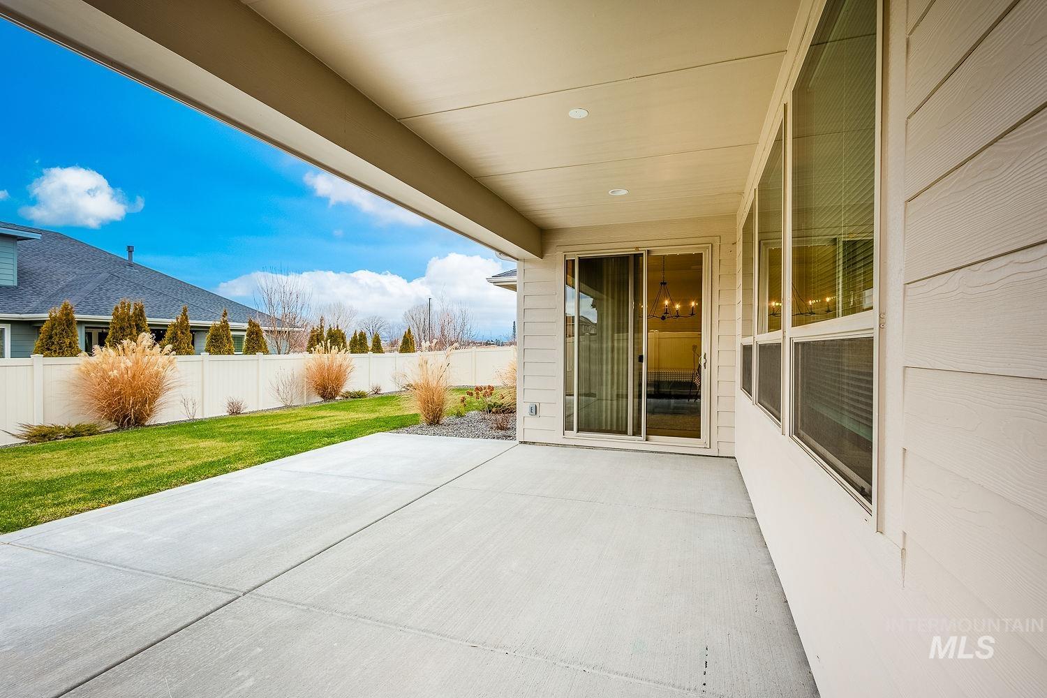 2752 E Sawtelle Peak St, Meridian, Idaho 83642-8538, 5 Bedrooms, 4.5 Bathrooms, Residential For Sale, Price $959,000,MLS 98973208