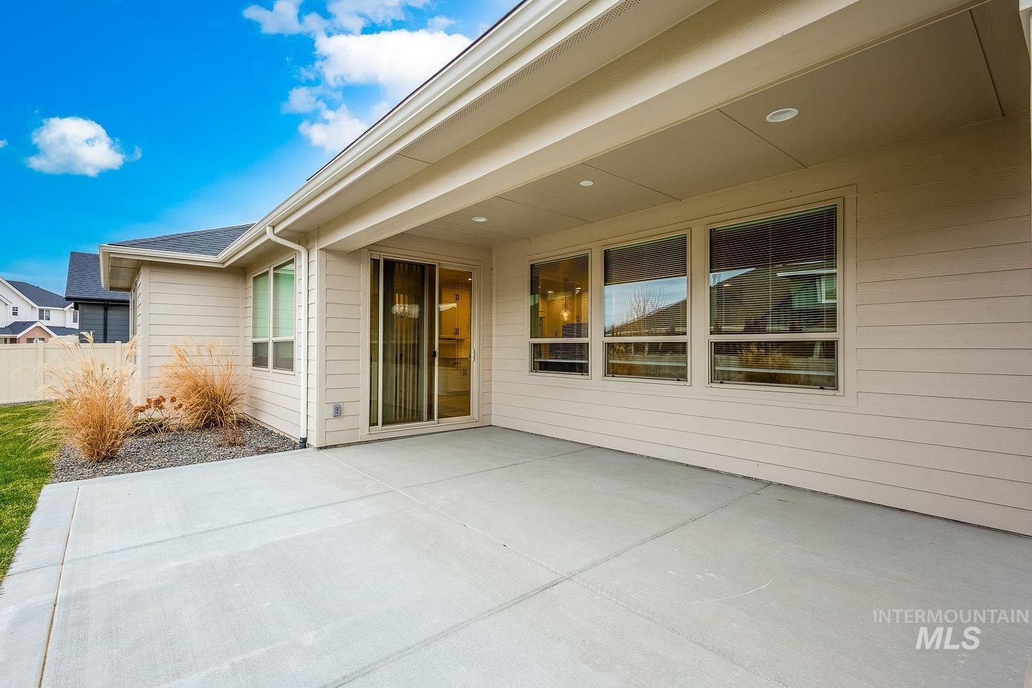 2752 E Sawtelle Peak St, Meridian, Idaho 83642-8538, 5 Bedrooms, 4.5 Bathrooms, Residential For Sale, Price $959,000,MLS 98973208