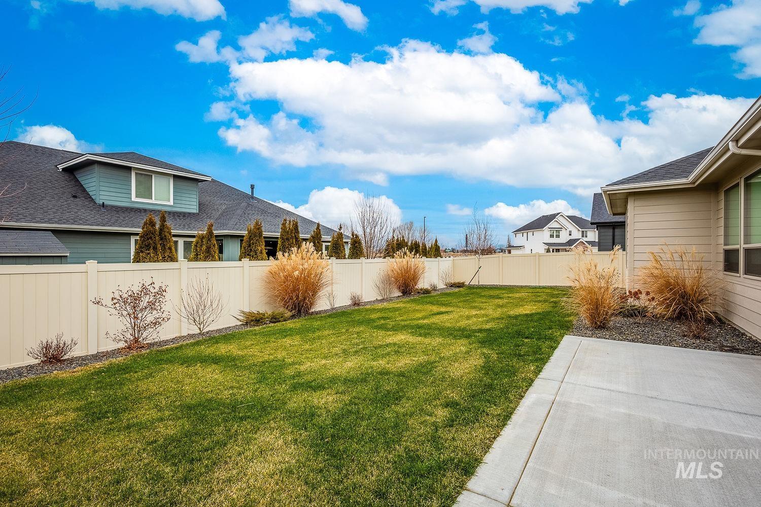 2752 E Sawtelle Peak St, Meridian, Idaho 83642-8538, 5 Bedrooms, 4.5 Bathrooms, Residential For Sale, Price $959,000,MLS 98973208