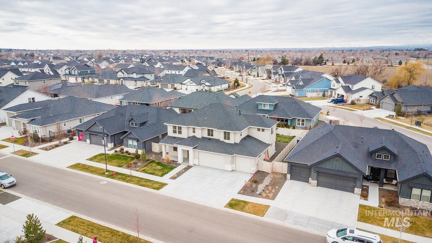 2752 E Sawtelle Peak St, Meridian, Idaho 83642-8538, 5 Bedrooms, 4.5 Bathrooms, Residential For Sale, Price $959,000,MLS 98973208