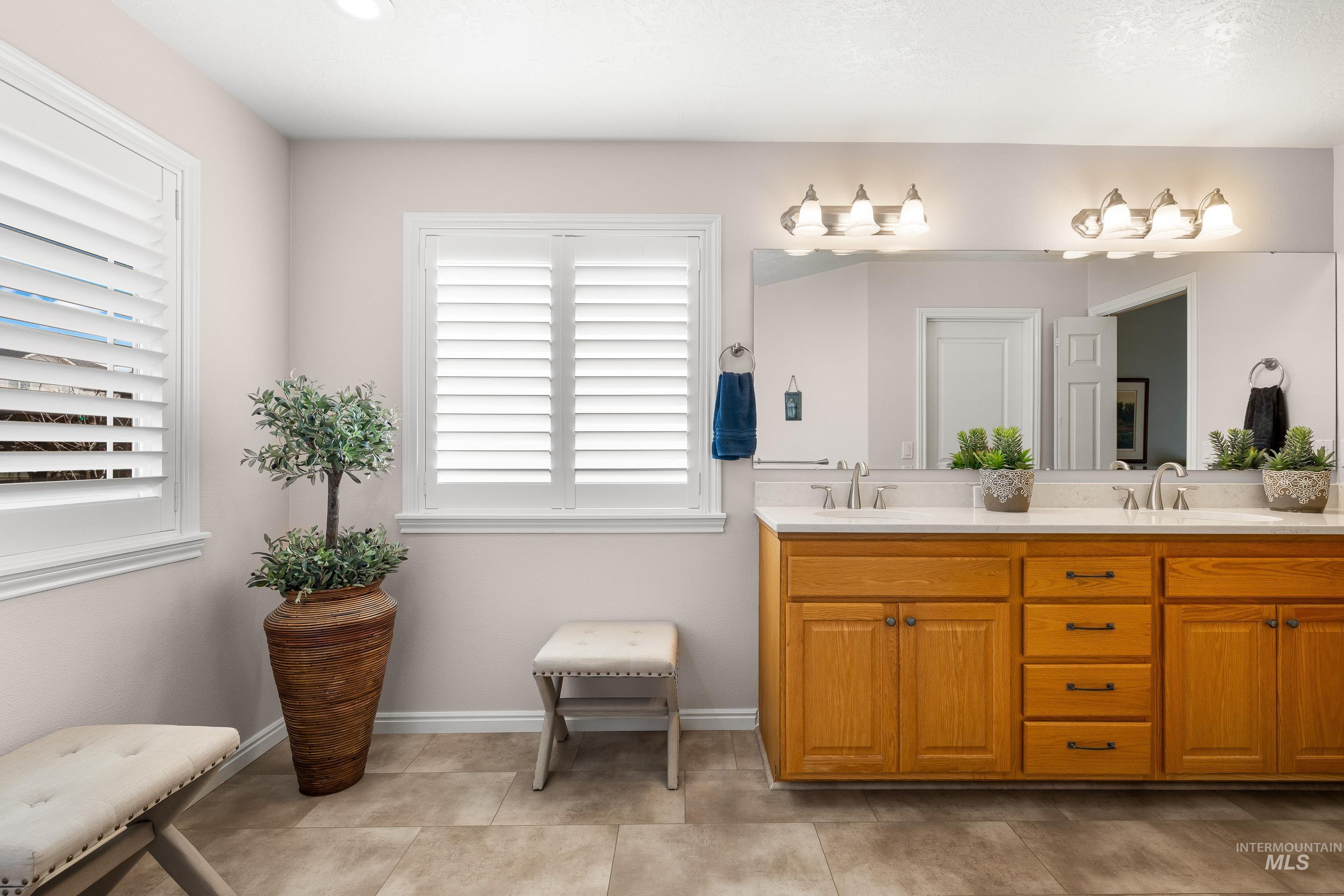 3631 N Alexis Way, Meridian, Idaho 83646, 3 Bedrooms, 2.5 Bathrooms, Residential For Sale, Price $554,500,MLS 98973213