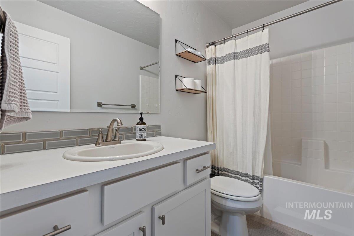 5051 W Lesina, Meridian, Idaho 83646, 4 Bedrooms, 2.5 Bathrooms, Residential For Sale, Price $515,000, 98973215