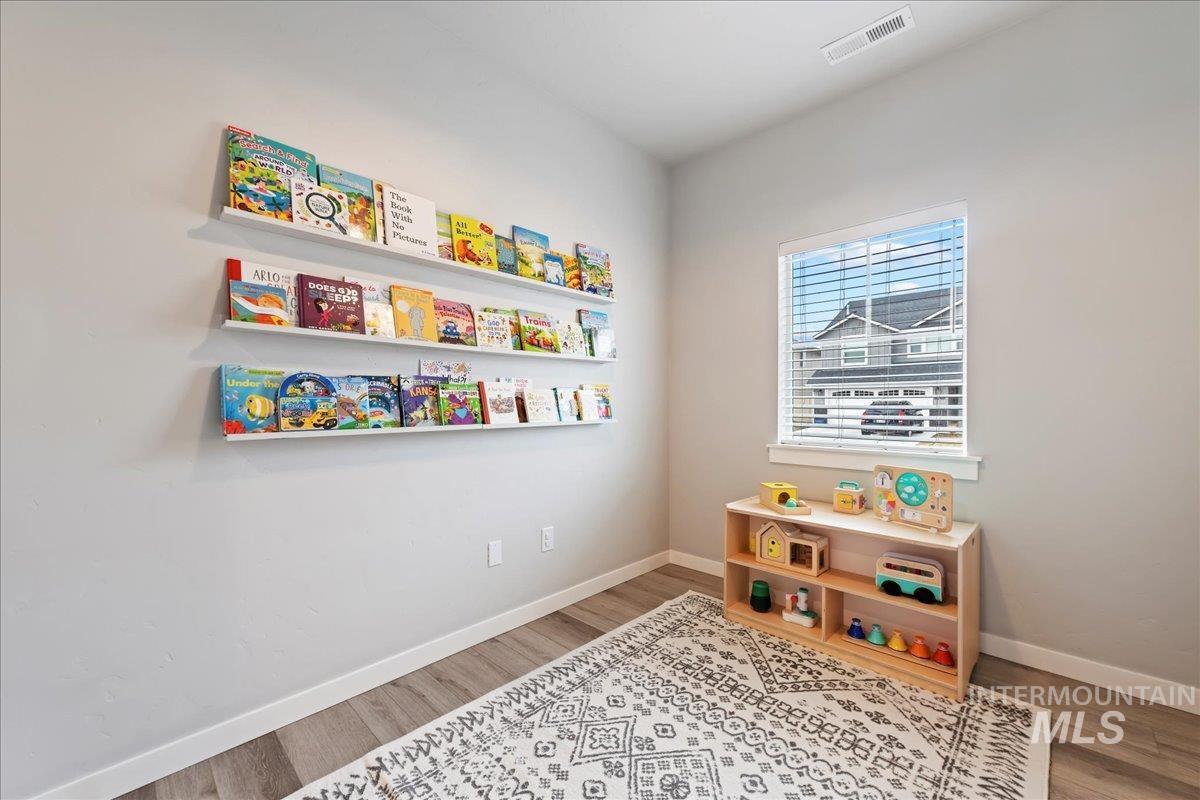 5051 W Lesina, Meridian, Idaho 83646, 4 Bedrooms, 2.5 Bathrooms, Residential For Sale, Price $525,000,MLS 98973215