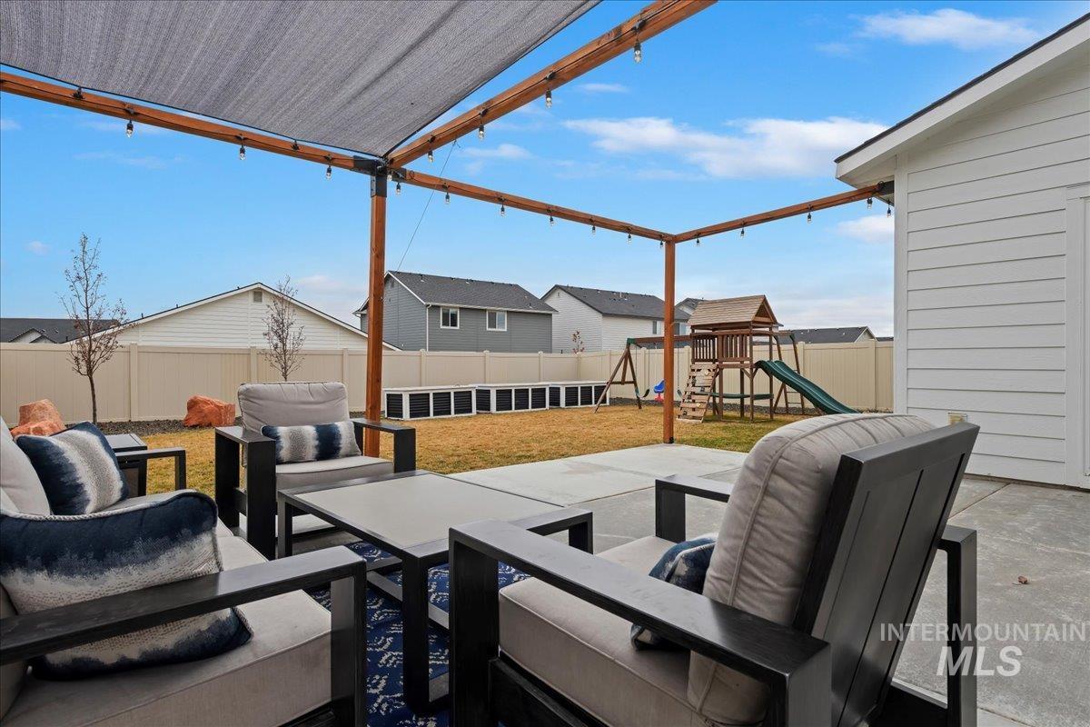 5051 W Lesina, Meridian, Idaho 83646, 4 Bedrooms, 2.5 Bathrooms, Residential For Sale, Price $525,000,MLS 98973215