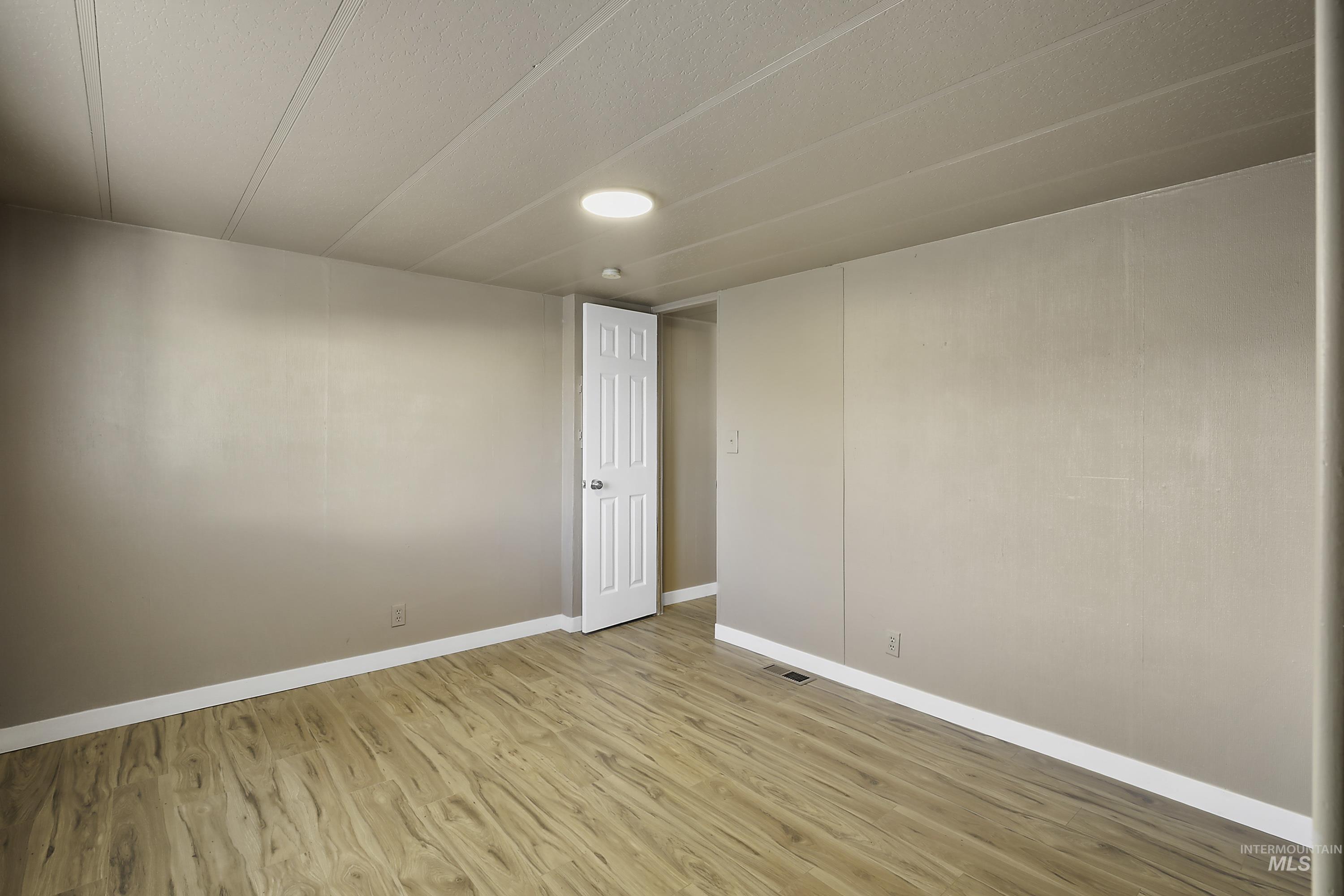 631 Warner Ave. #18, Lewiston, Idaho 83501, 2 Bedrooms, 1 Bathroom, Residential For Sale, Price $72,500,MLS 98973217